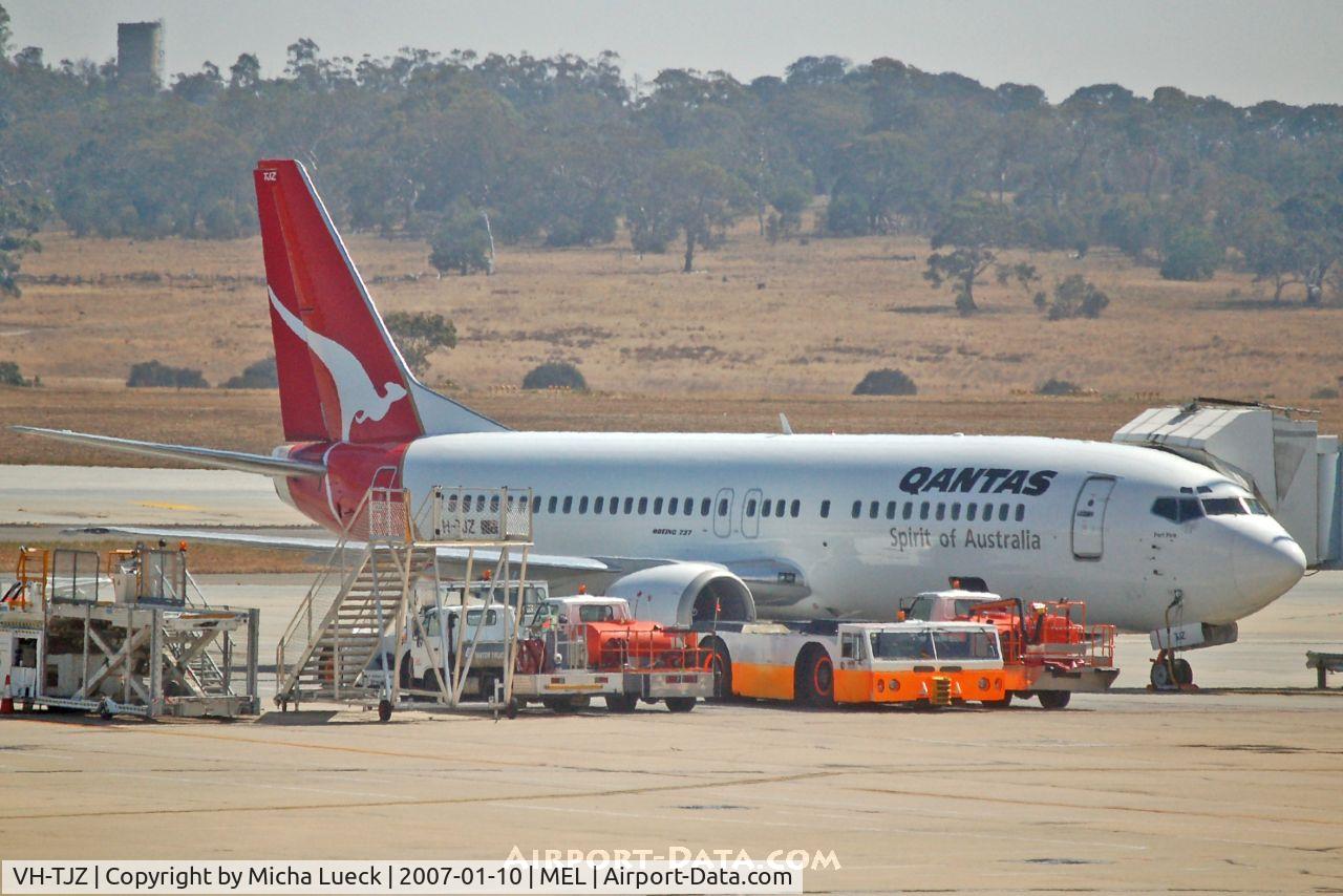 VH-TJZ, 1996 Boeing 737-476 C/N 28152, At the gate