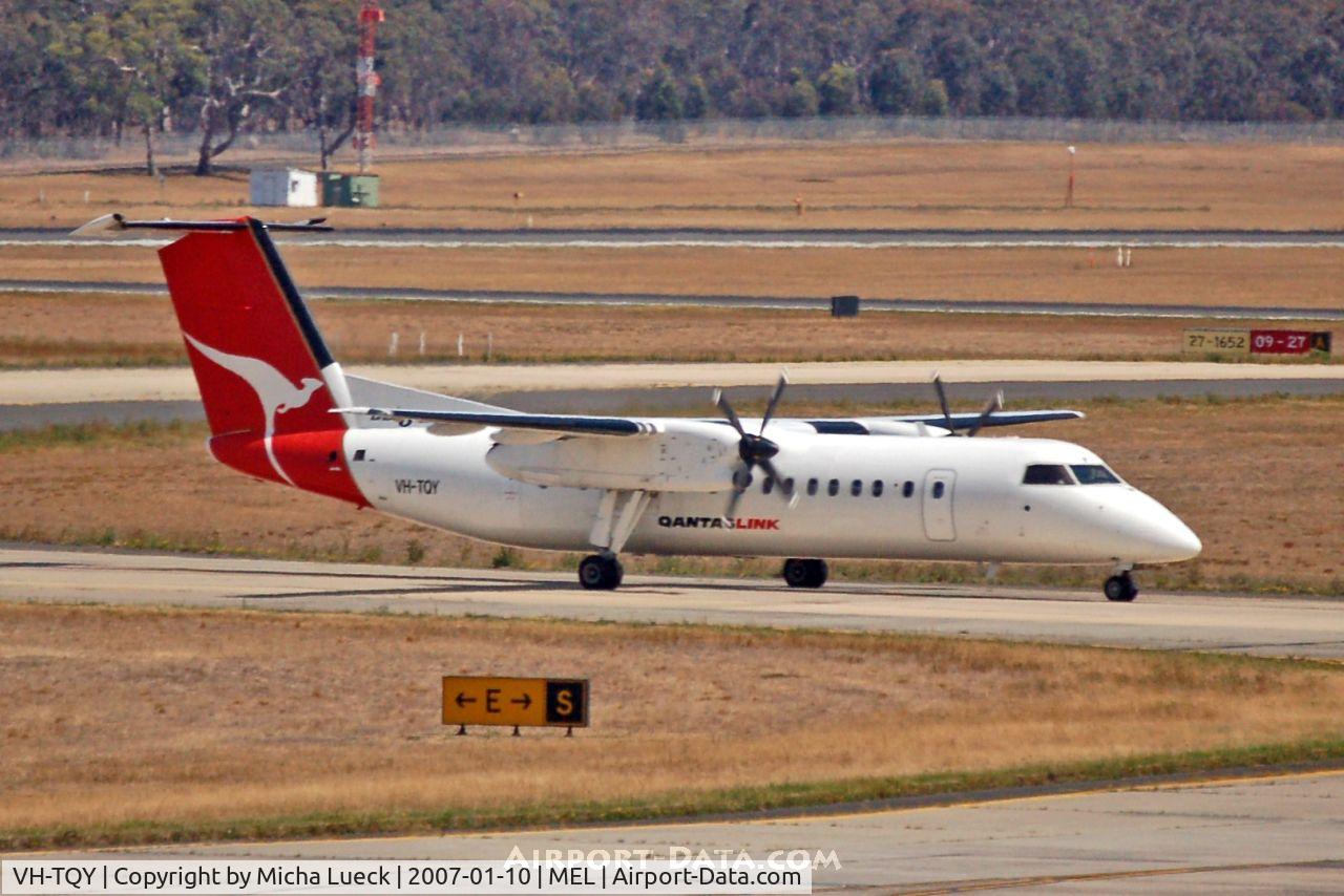 VH-TQY, 2000 De Havilland Canada DHC-8-315Q Dash 8 C/N 552, Taxiing to the parking position