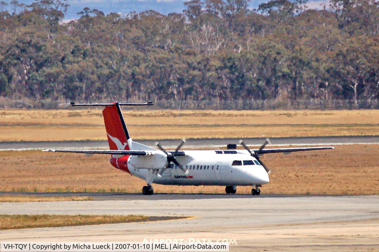 VH-TQY, 2000 De Havilland Canada DHC-8-315Q Dash 8 C/N 552, Taxiing to the parking position