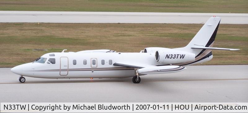 N33TW, Israel Aircraft Industries 1124 C/N 316, Taxies by the Air Terminal Museum