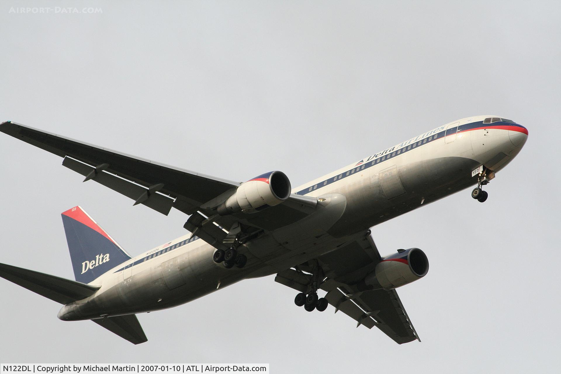 N122DL, 1987 Boeing 767-332 C/N 23436, On final for Runway 9R