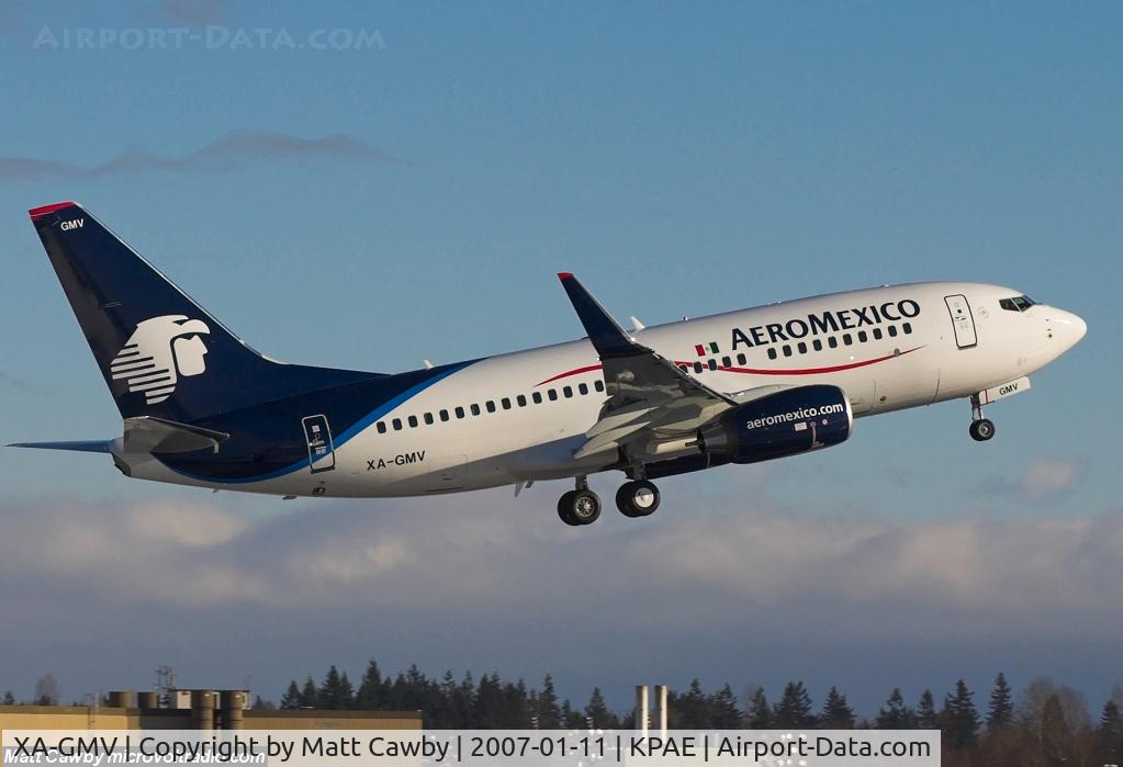 XA-GMV, 2006 Boeing 737-752 C/N 35118, Touch and go at Paine Field