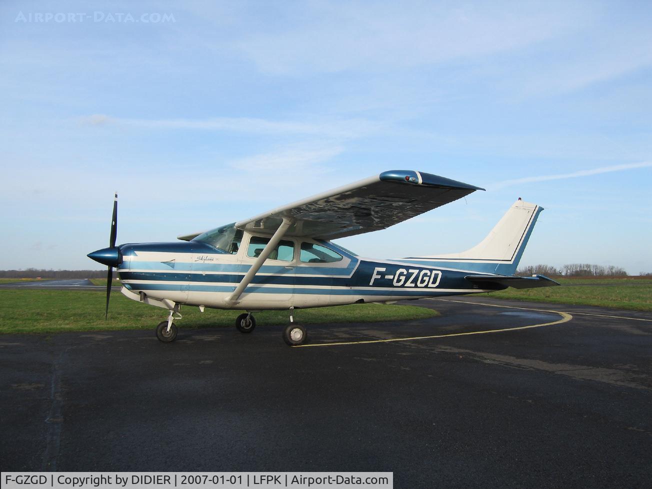 F-GZGD, Cessna TR182 Turbo Skylane RG Turbo Skylane RG C/N R182-00766, Ex- G-OTRG registred in F since August 2005