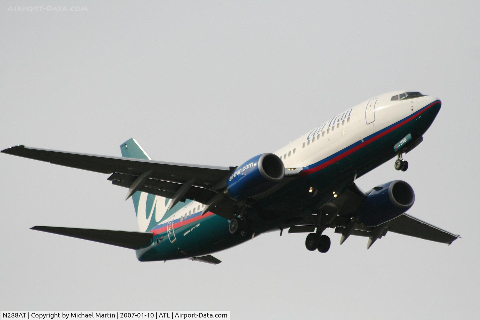 N288AT, 2006 Boeing 737-7BD C/N 33924, On final for Runway 9R