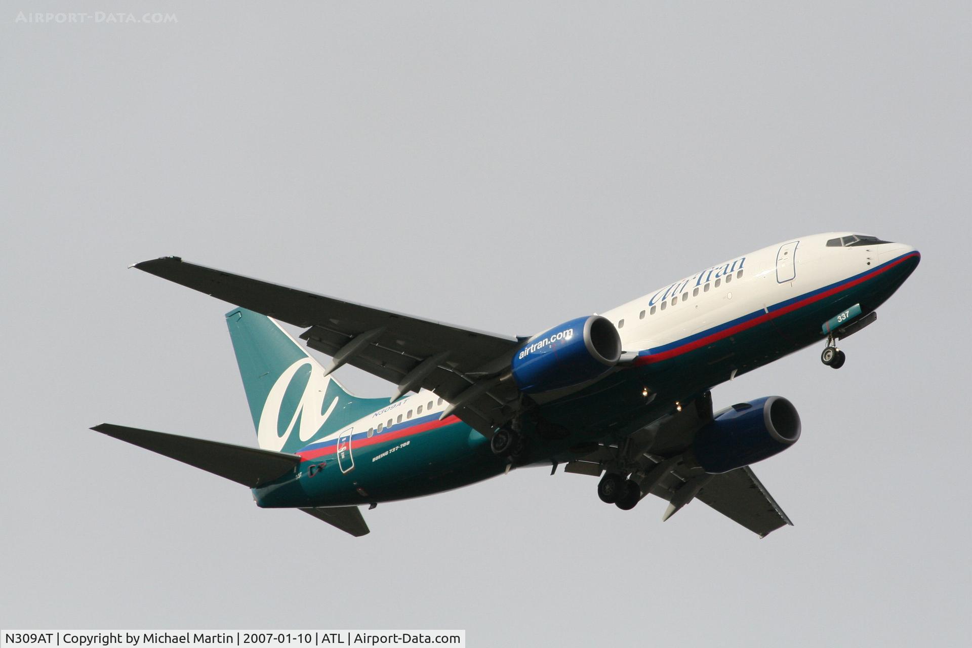 N309AT, 2006 Boeing 737-7BD C/N 33929, On final for Runway 9R