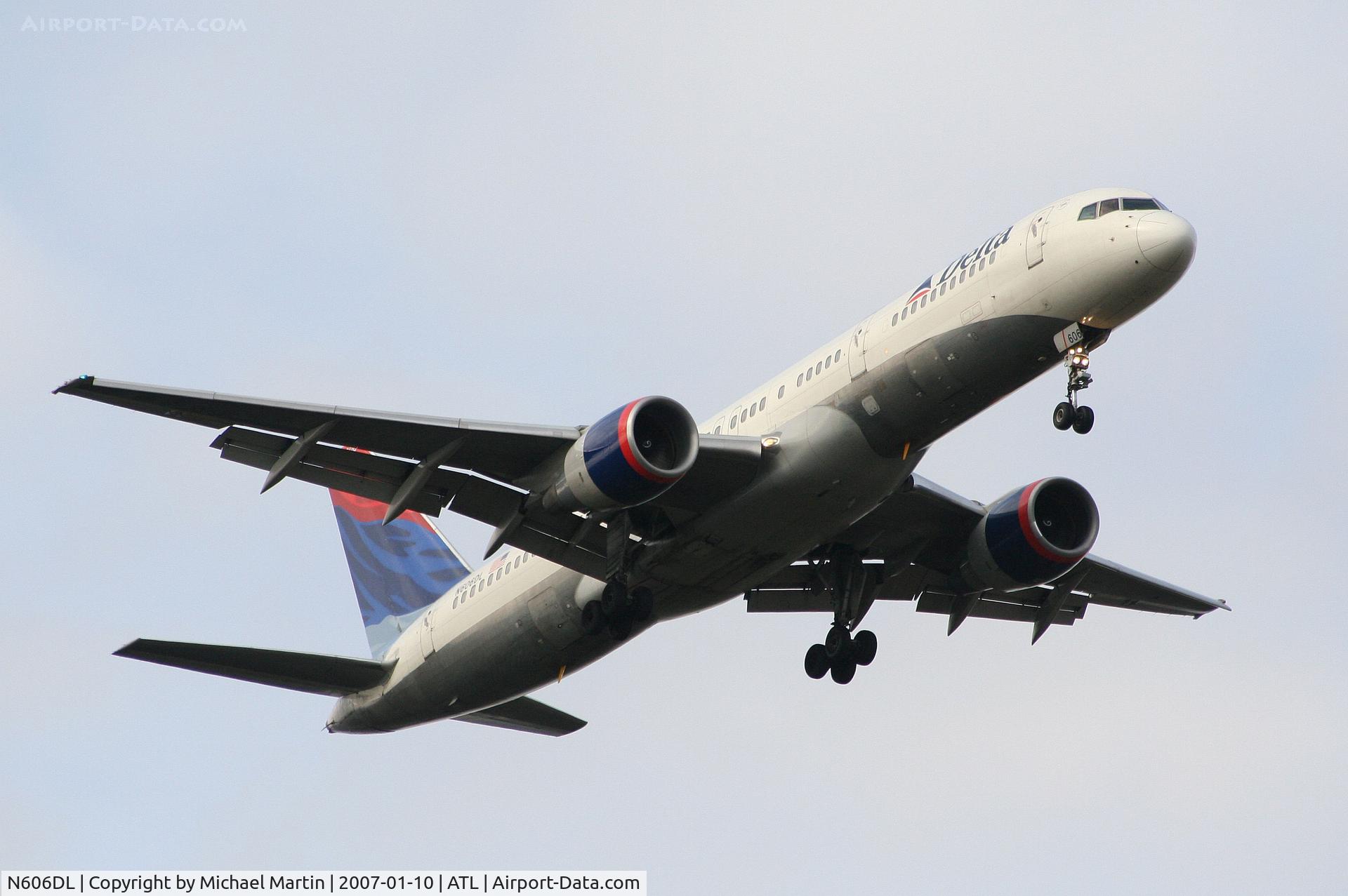 N606DL, 1985 Boeing 757-232 C/N 22813, On final for Runway 9R