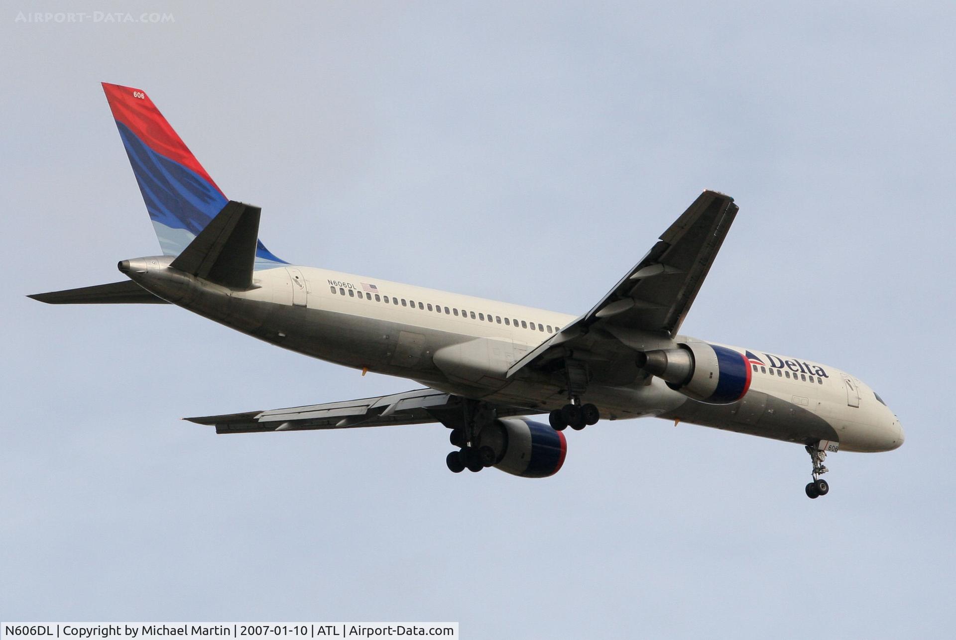N606DL, 1985 Boeing 757-232 C/N 22813, Over the numbers of 9R