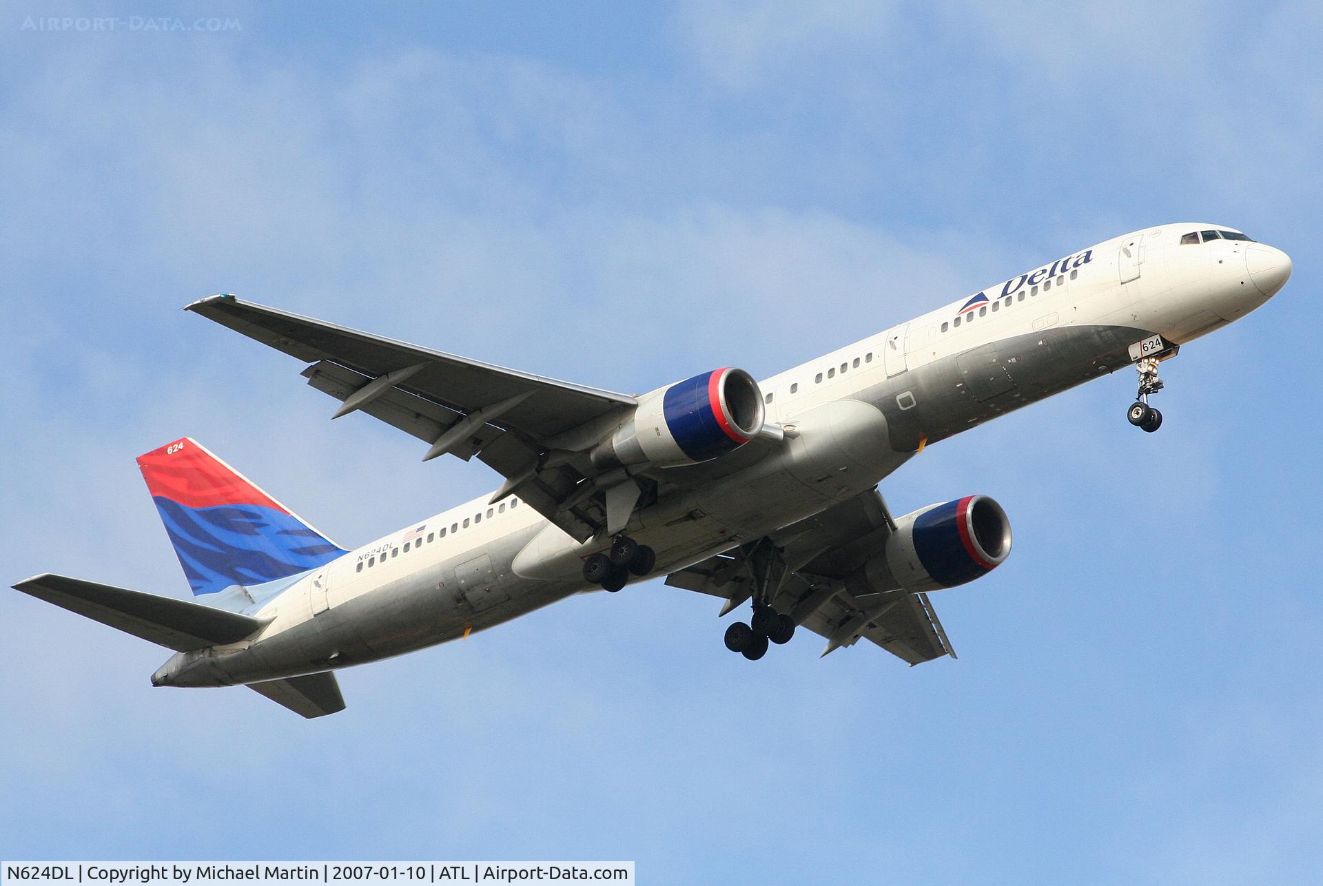 N624DL, 1987 Boeing 757-232 C/N 22914, On final for Runway 9R