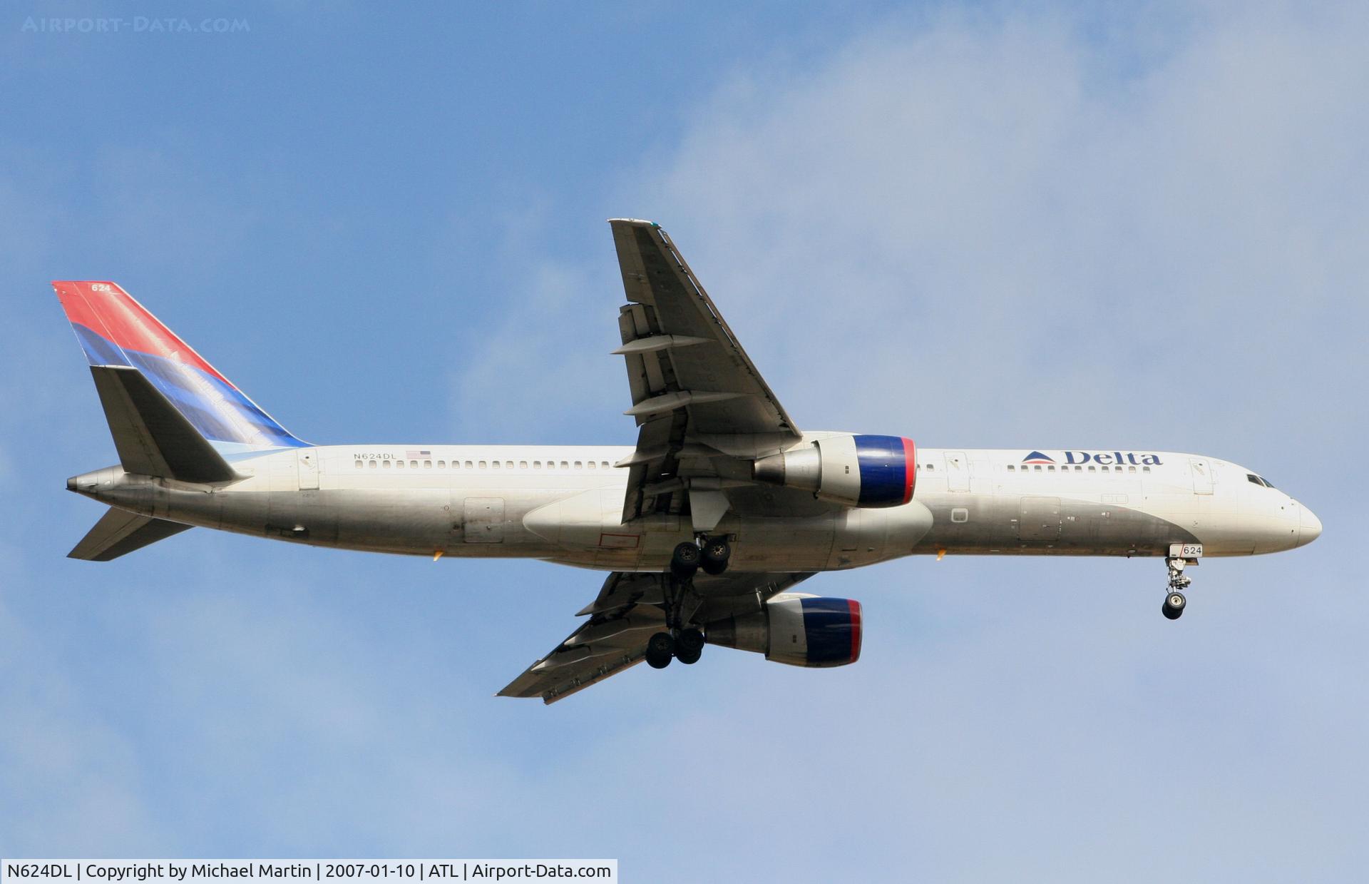 N624DL, 1987 Boeing 757-232 C/N 22914, On final for Runway 9R