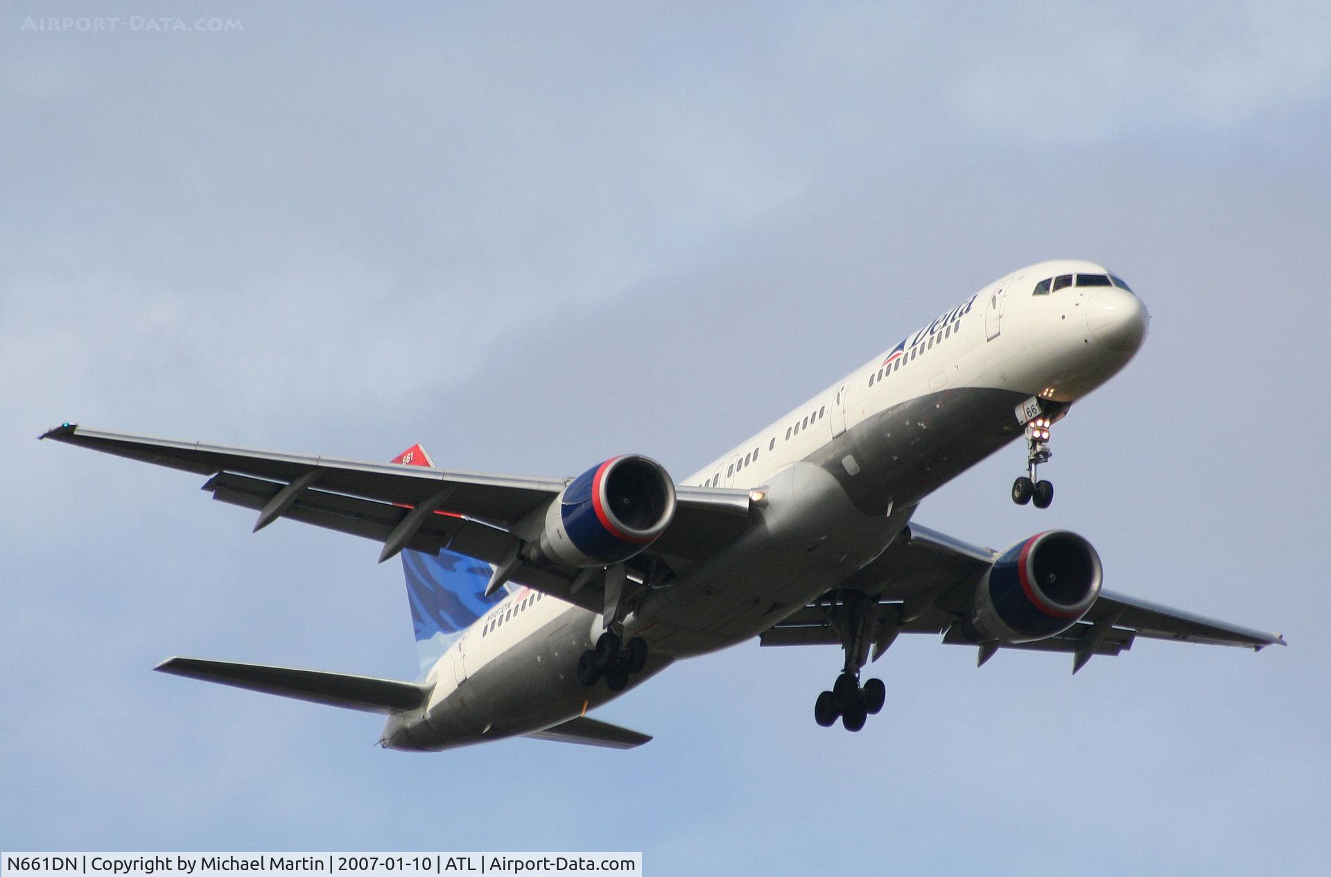 N661DN, 1990 Boeing 757-232 C/N 24972, On final for Runway 9R