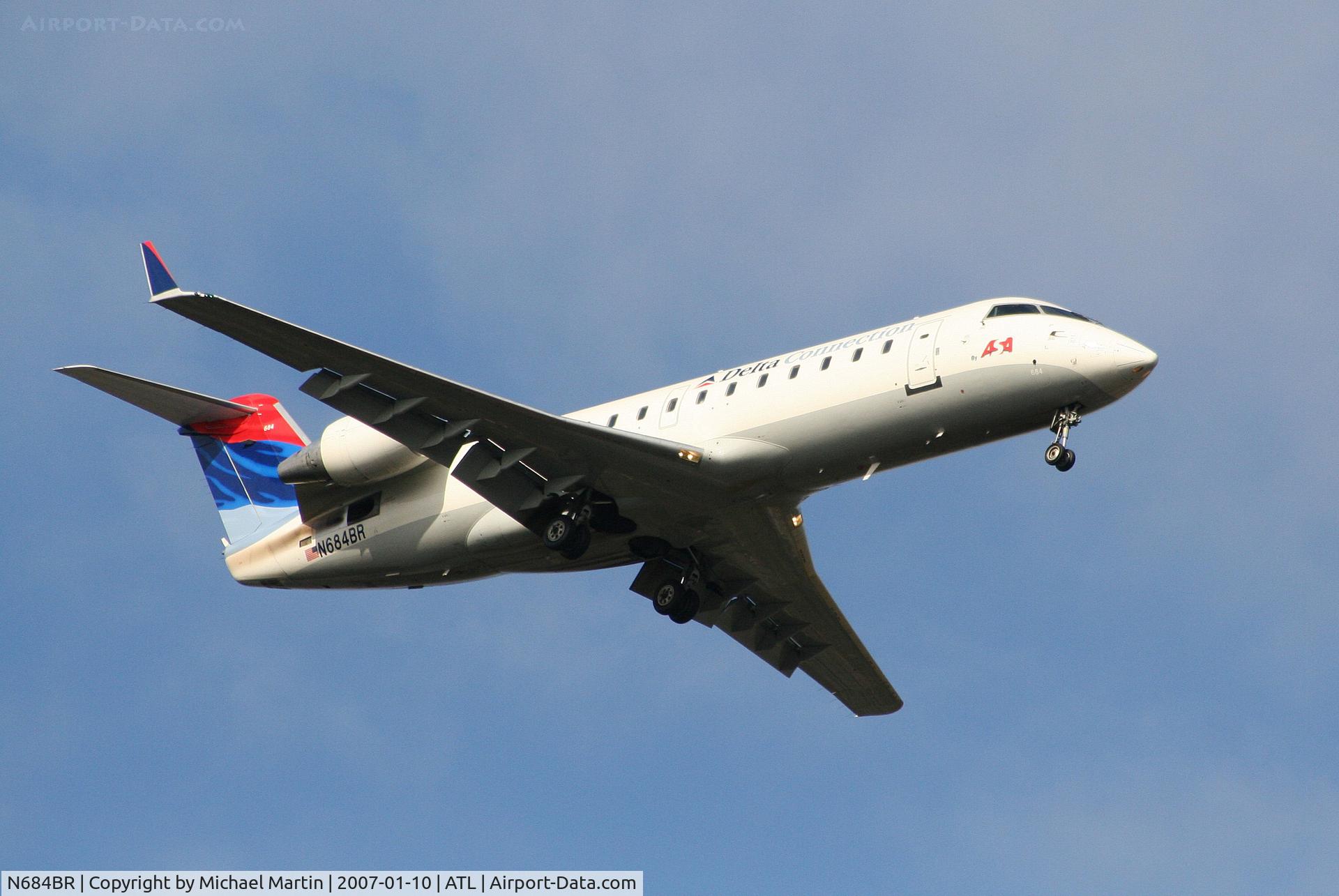 N684BR, 2002 Bombardier CRJ-200ER (CL-600-2B19) C/N 7708, On final for Runway 9R