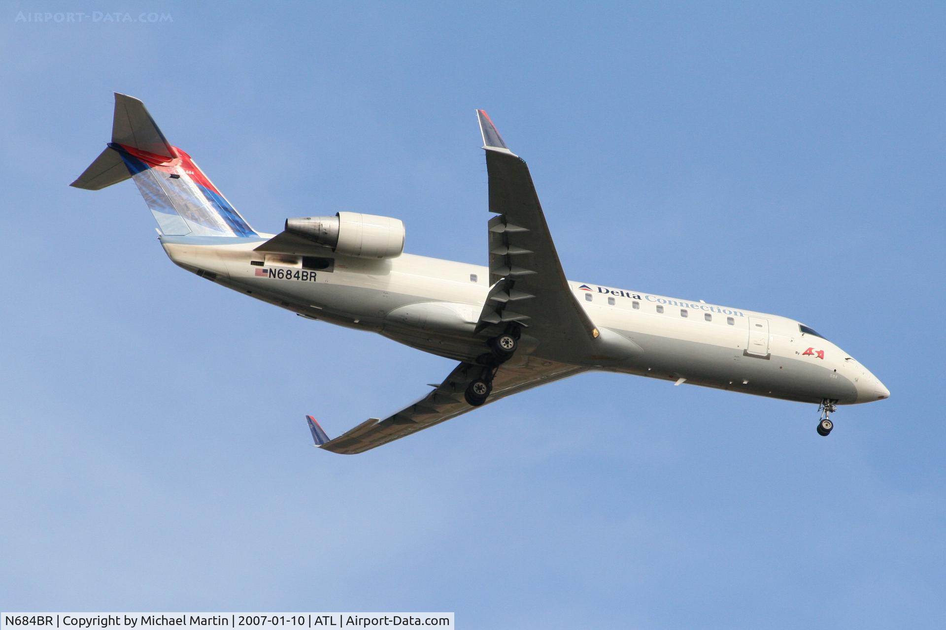 N684BR, 2002 Bombardier CRJ-200ER (CL-600-2B19) C/N 7708, Over the numbers of 9R