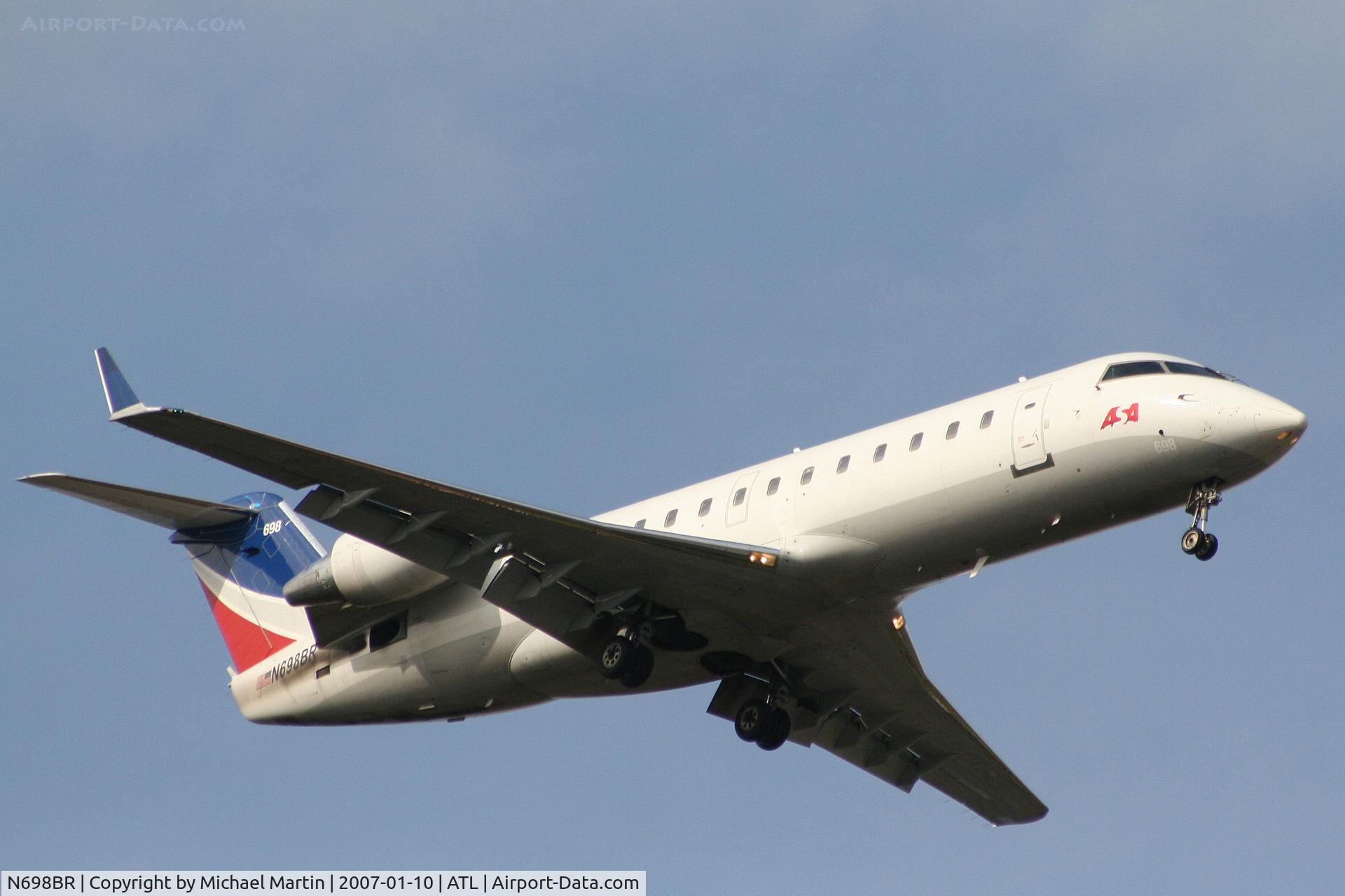 N698BR, 2003 Bombardier CRJ-200ER (CL-600-2B19) C/N 7799, On final for Runway 9R