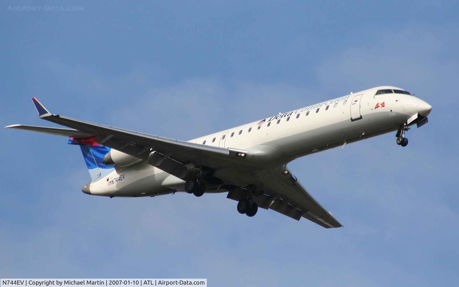 N744EV, 2004 Canadair CRJ-700 (CL-600-2C10) Regional Jet C/N 10157, On final for Runway 9R