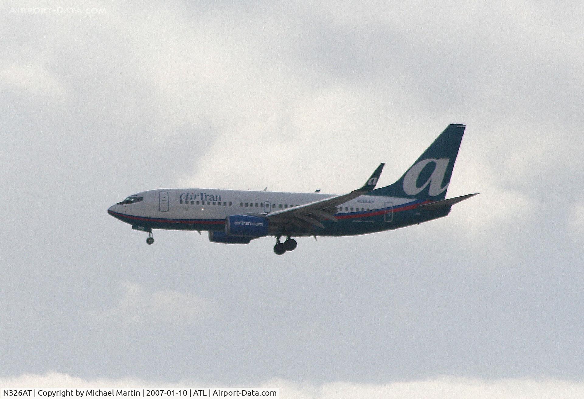 N326AT, 2007 Boeing 737-7BD C/N 33933, On final for Runway 10