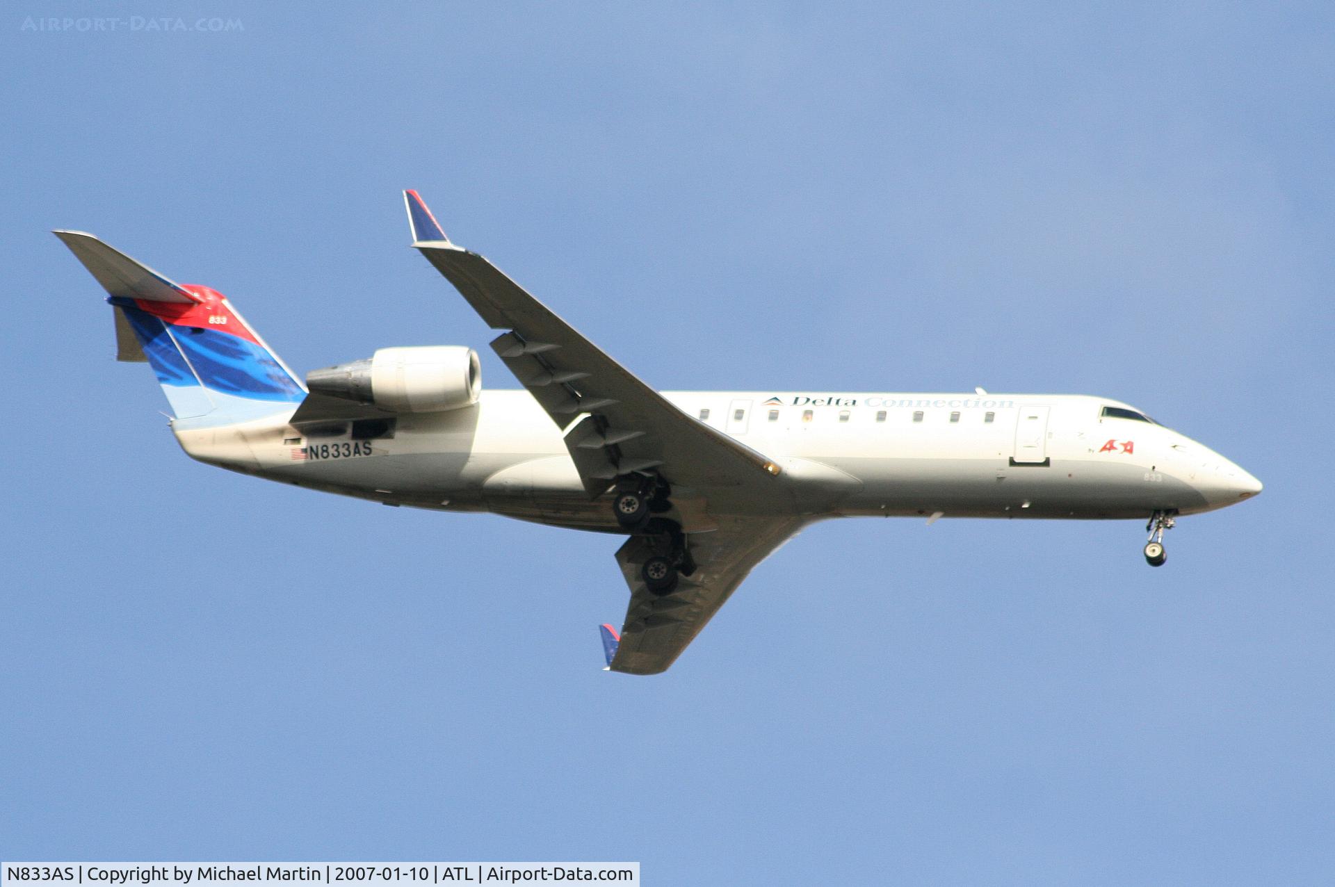 N833AS, 1998 Bombardier CRJ-200ER (CL-600-2B19) C/N 7246, On final for Runway 9R