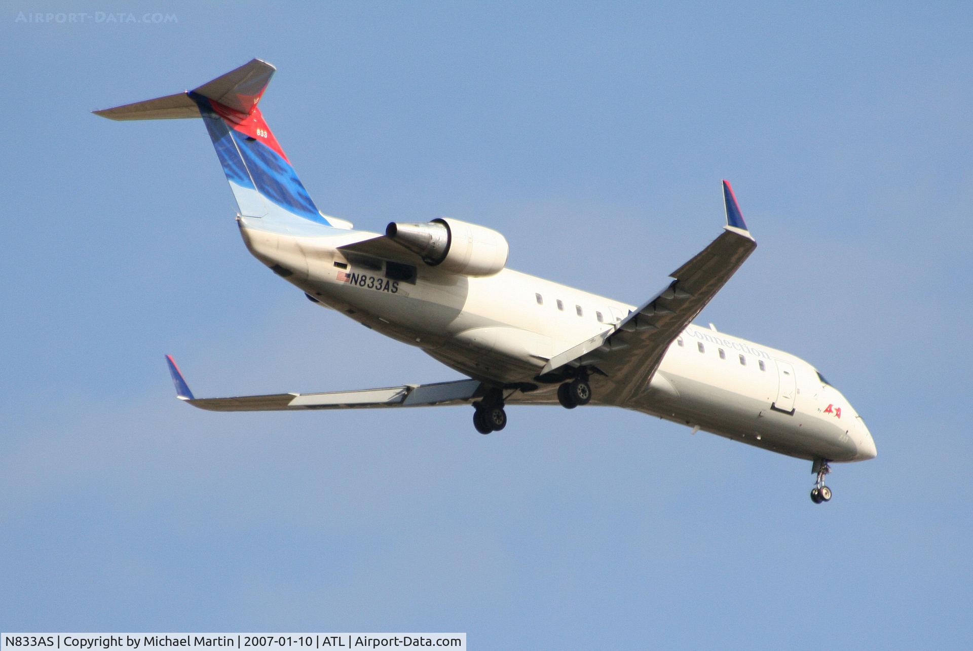 N833AS, 1998 Bombardier CRJ-200ER (CL-600-2B19) C/N 7246, Over the numbers of 9R