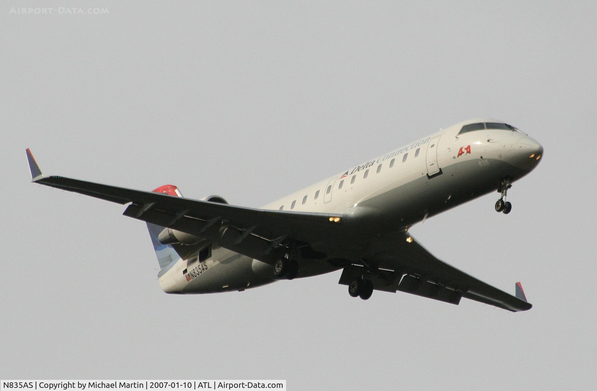 N835AS, 1998 Bombardier CRJ-200ER (CL-600-2B19) C/N 7258, On final for Runway 9R