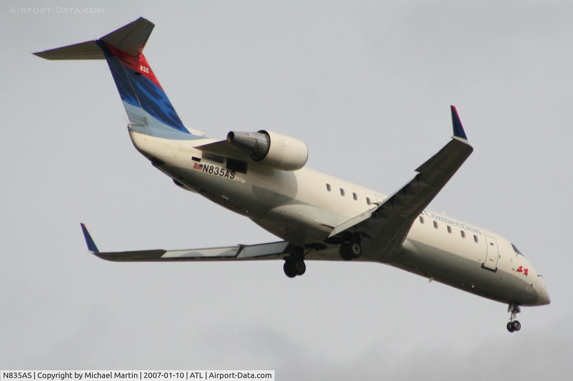 N835AS, 1998 Bombardier CRJ-200ER (CL-600-2B19) C/N 7258, Over the numbers of 9R