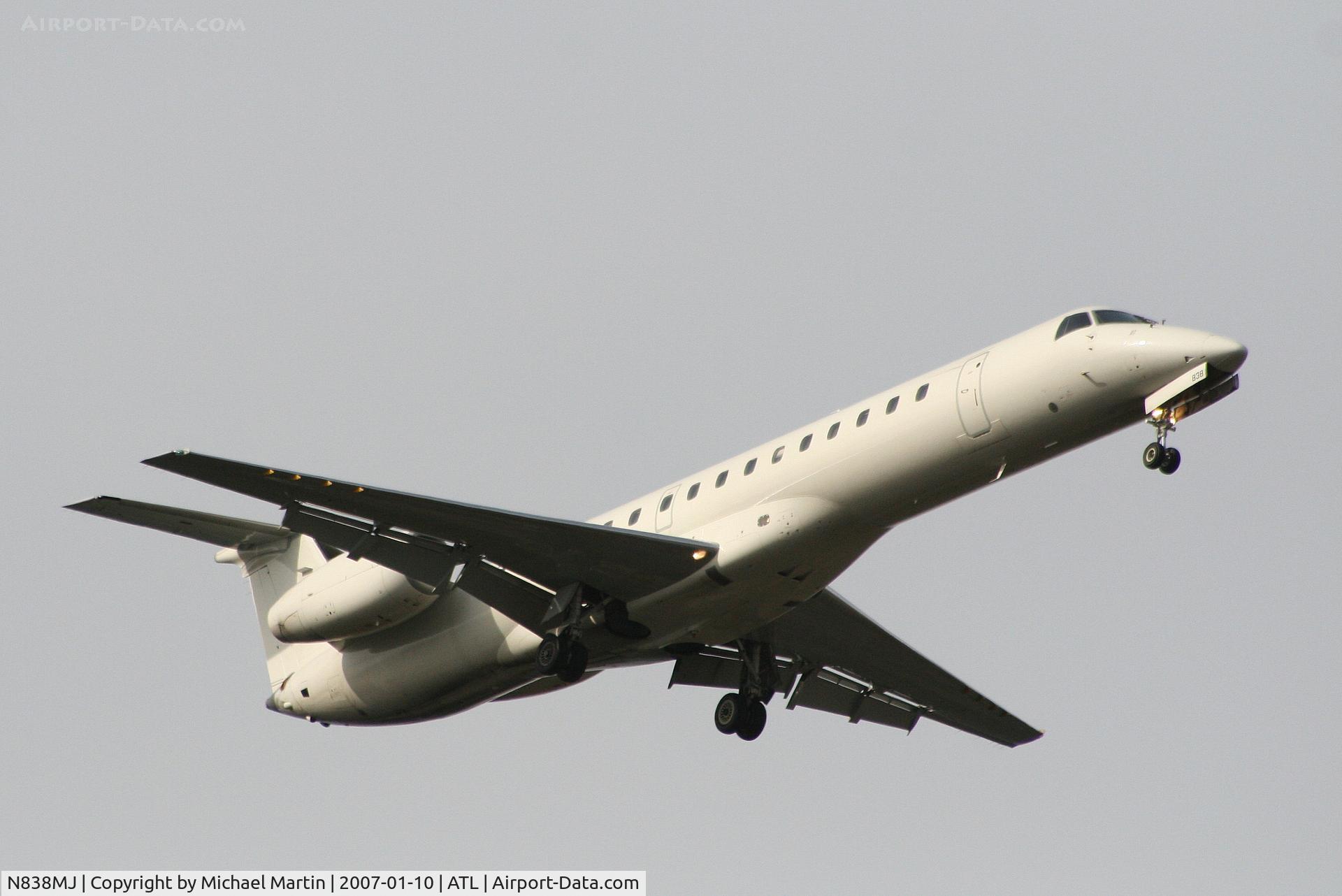 N838MJ, 2001 Embraer ERJ-145LR (EMB-145LR) C/N 145384, On final for Runway 9R