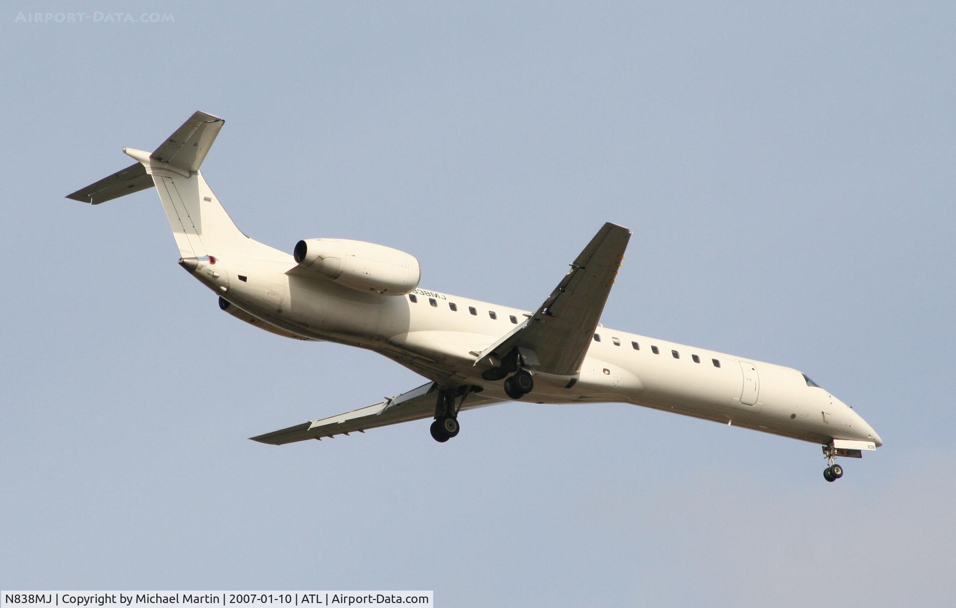 N838MJ, 2001 Embraer ERJ-145LR (EMB-145LR) C/N 145384, Over the numbers of 9R