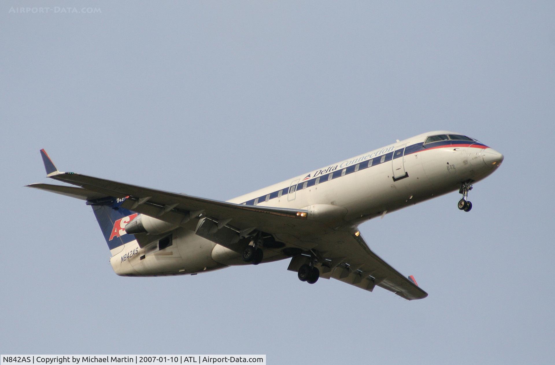N842AS, 1999 Bombardier CRJ-200ER (CL-600-2B19) C/N 7304, On final for Runway 9R