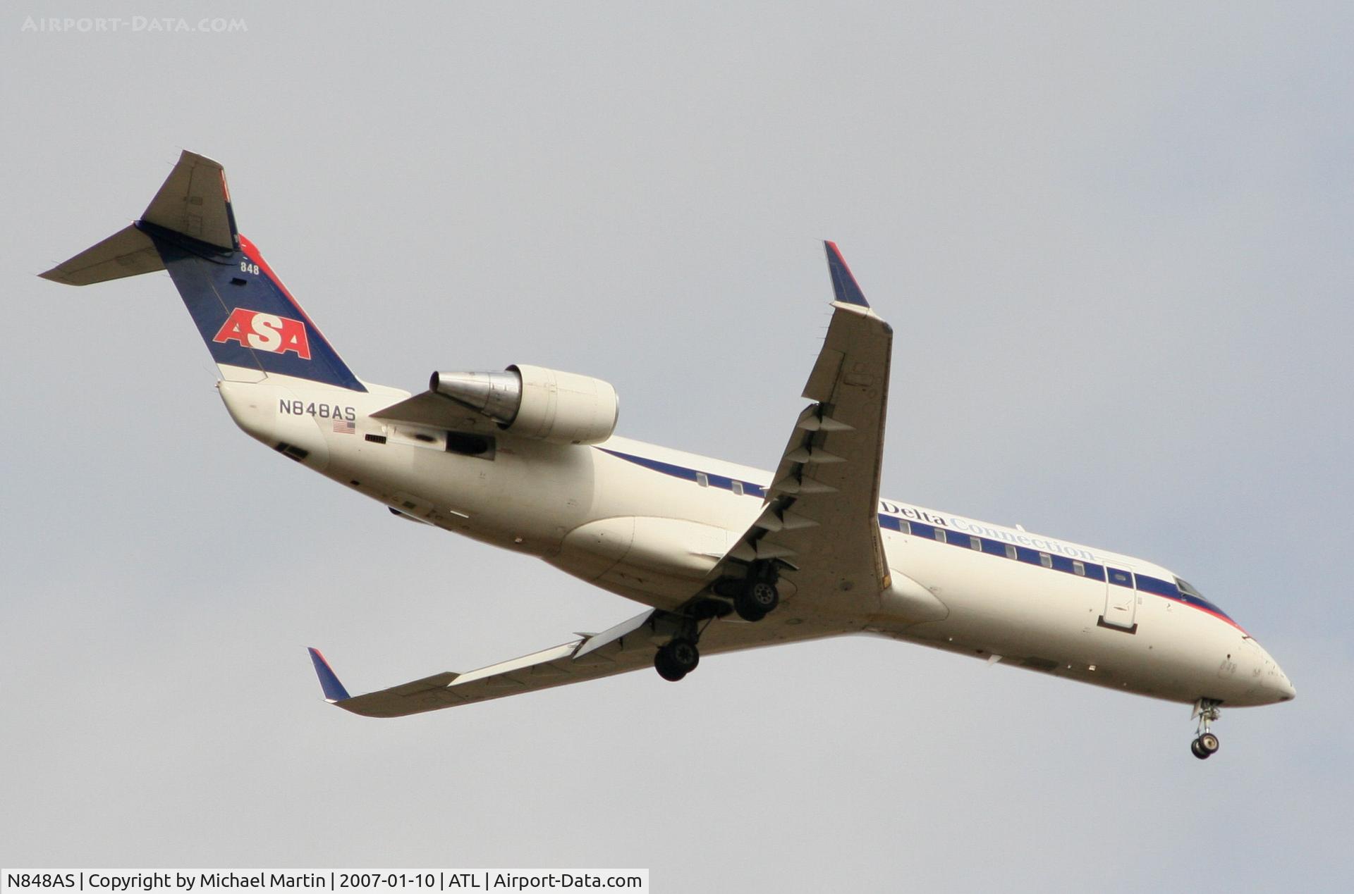 N848AS, 1999 Bombardier CRJ-200ER (CL-600-2B19) C/N 7339, Over the numbers of 9R