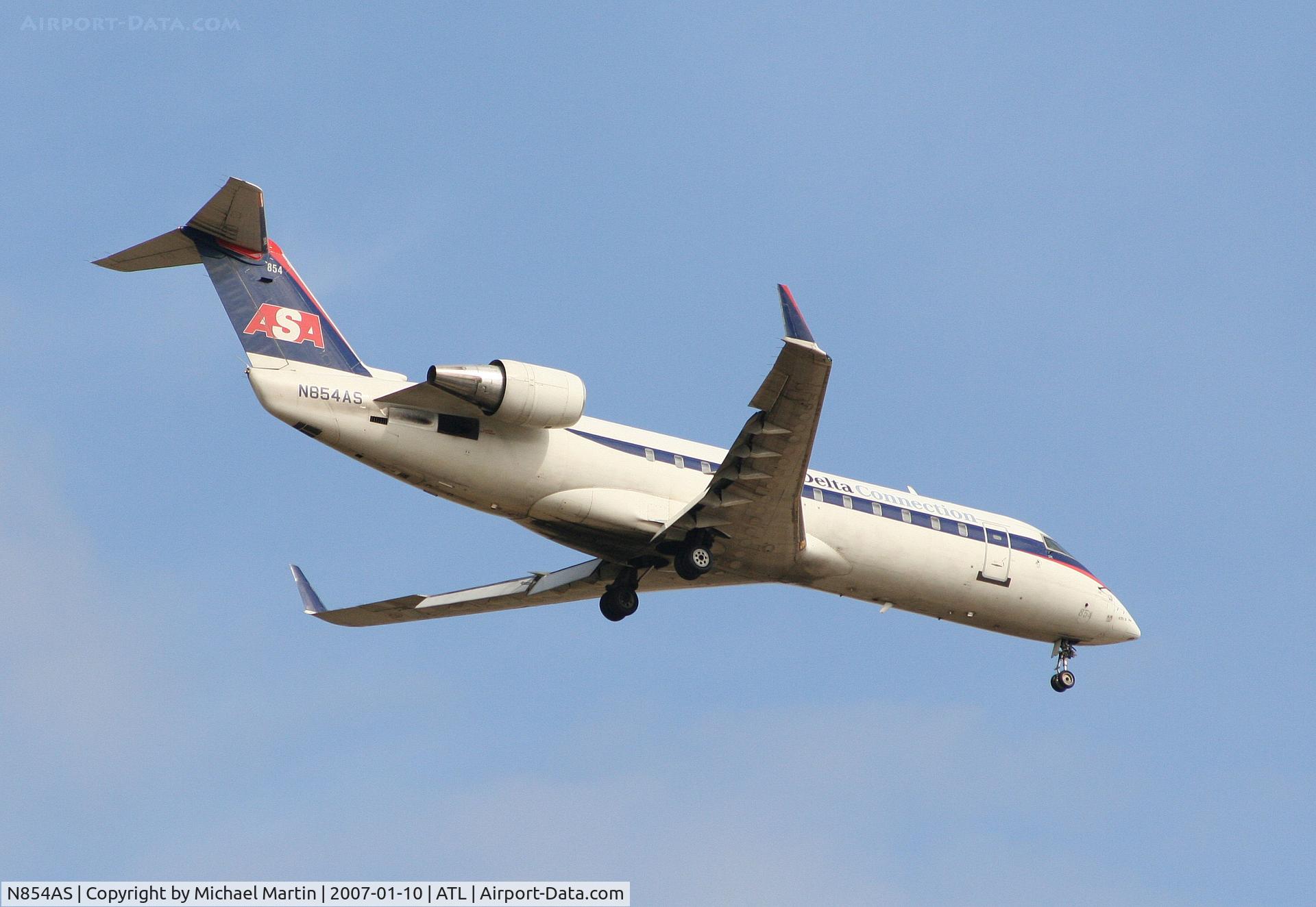 N854AS, 2000 Bombardier CRJ-200ER (CL-600-2B19) C/N 7382, Over the numbers of 9R