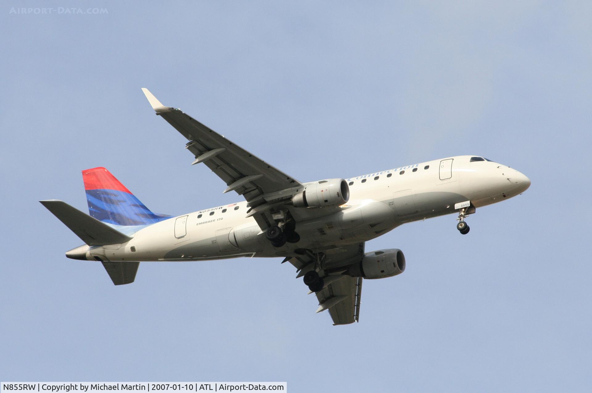 N855RW, 2005 Embraer 170SE (ERJ-170-100SE) C/N 17000077, On final for Runway 9R