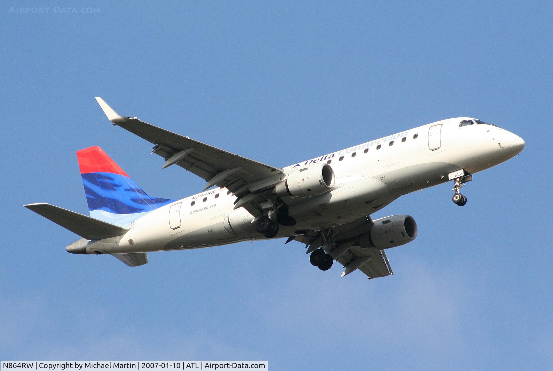 N864RW, 2006 Embraer 170SE (ERJ-170-100SE) C/N 17000117, On final for Runway 9R
