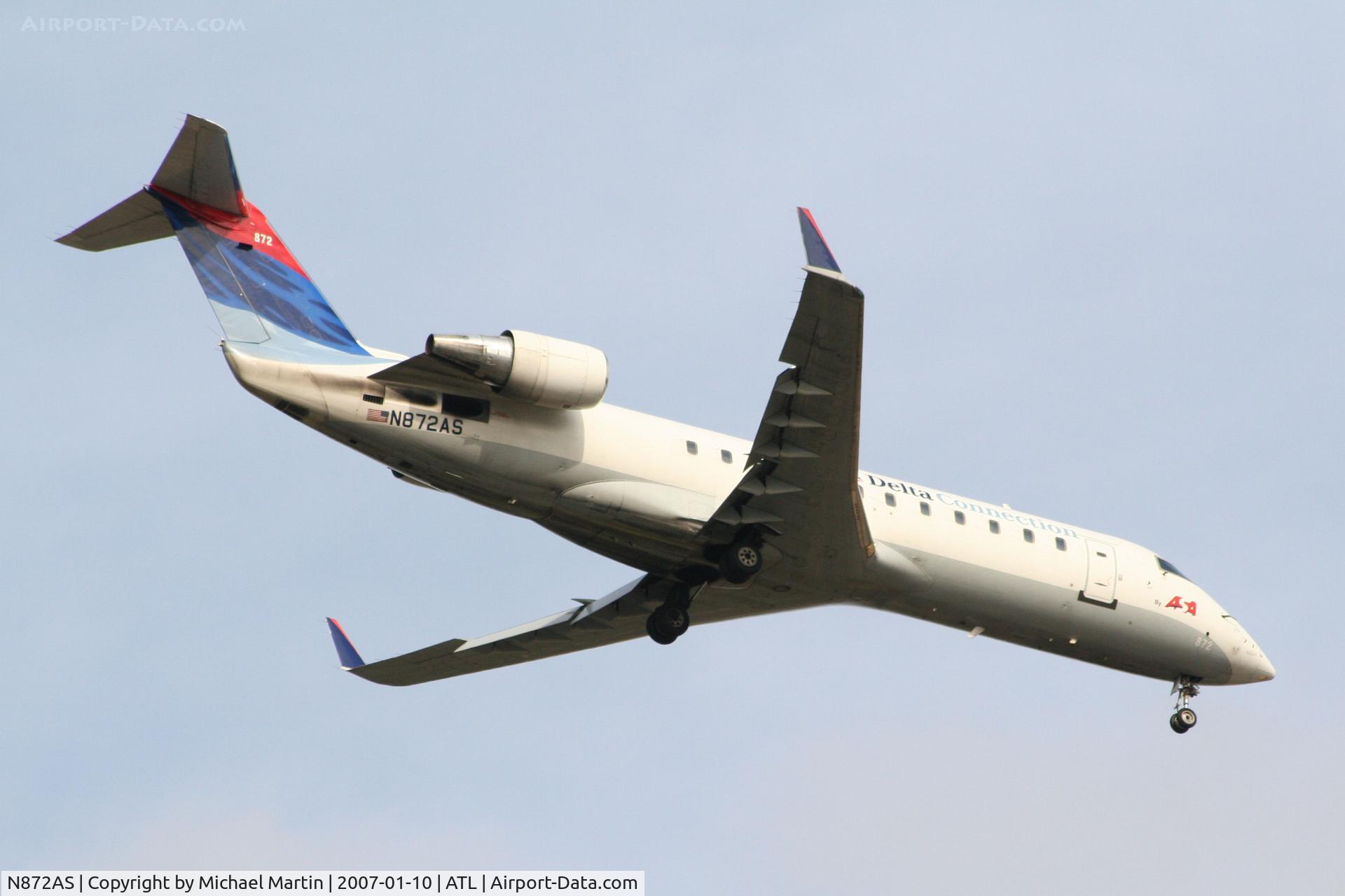 N872AS, 2001 Bombardier CRJ-200ER (CL-600-2B19) C/N 7542, Over the numbers of 9R