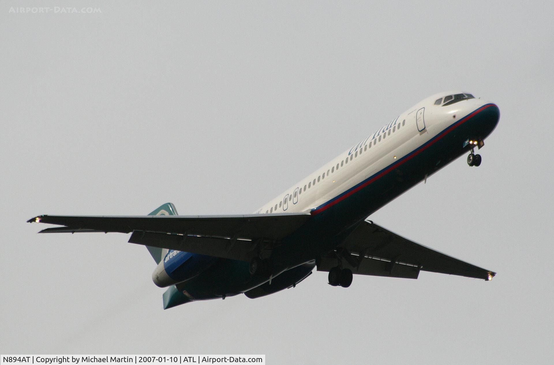 N894AT, 2004 Boeing 717-200 C/N 55046, On final for Runway 9R