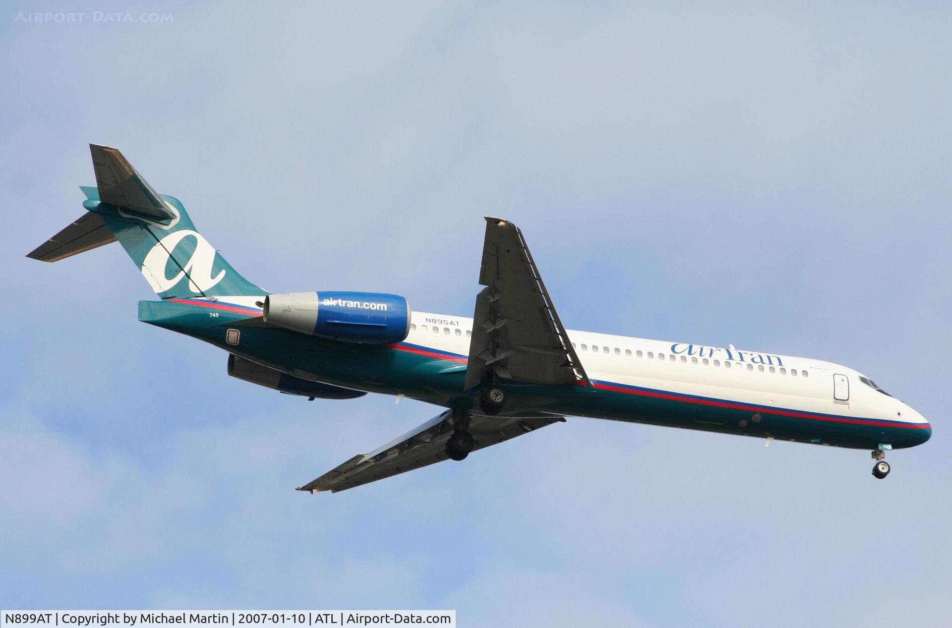 N899AT, 2005 Boeing 717-200 C/N 55049, Over the numbers of 9R