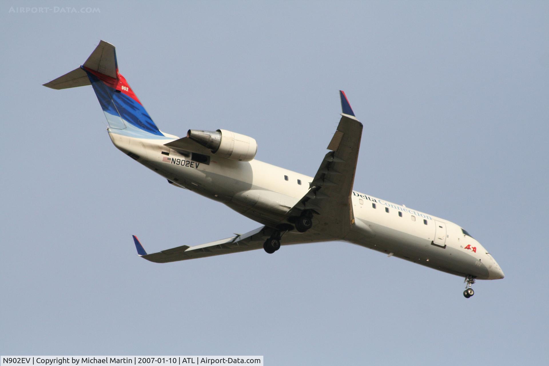 N902EV, 2002 Bombardier CRJ-200ER (CL-600-2B19) C/N 7620, Over the numbers of 9R
