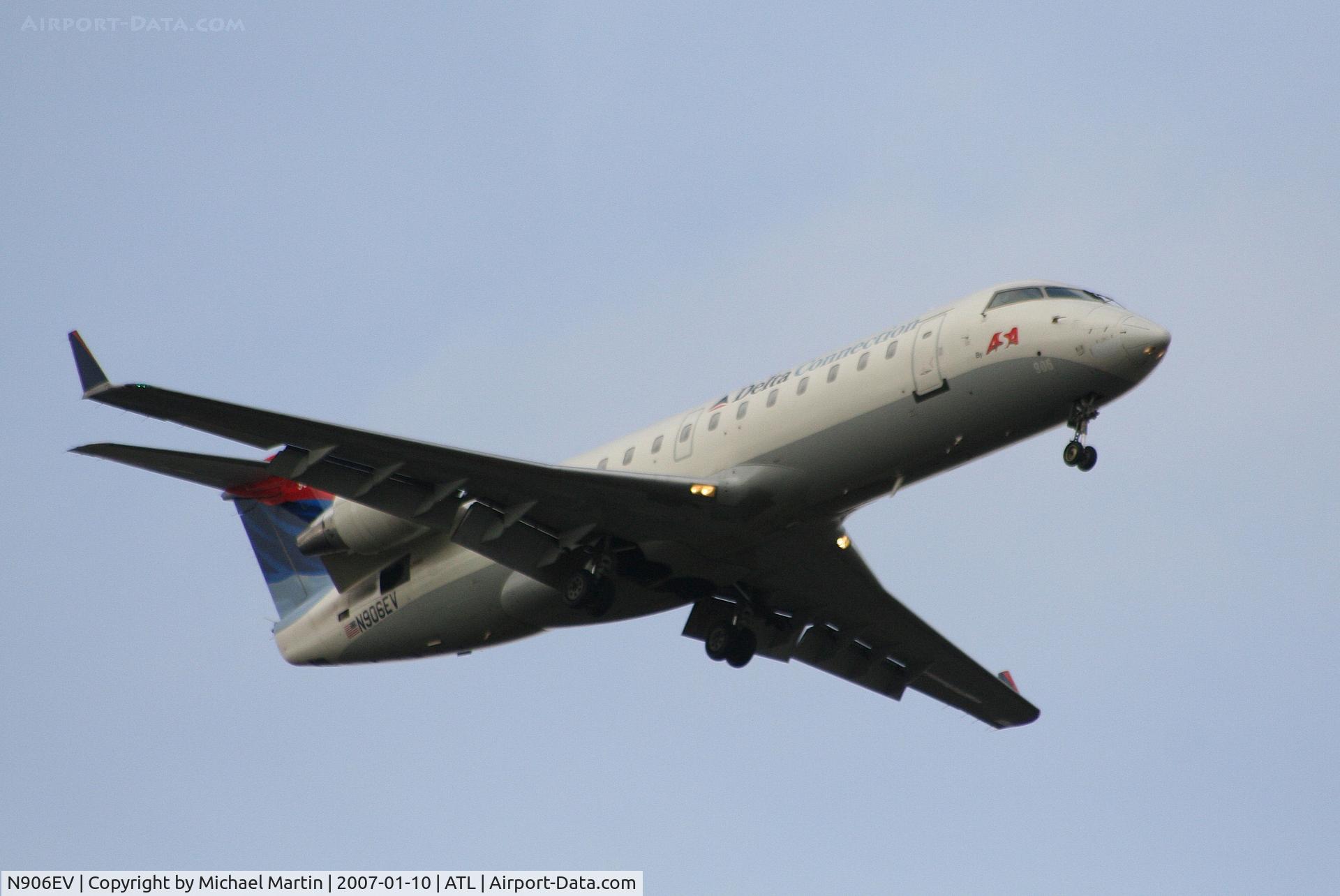 N906EV, 2002 Bombardier CRJ-200ER (CL-600-2B19) C/N 7642, On final for Runway 9R