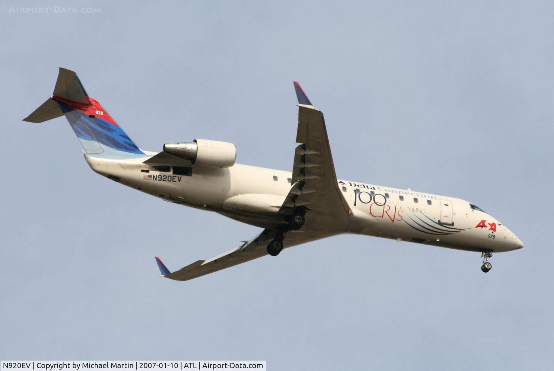 N920EV, 2003 Bombardier CRJ-200ER (CL-600-2B19) C/N 7810, Over the numbers of 9R