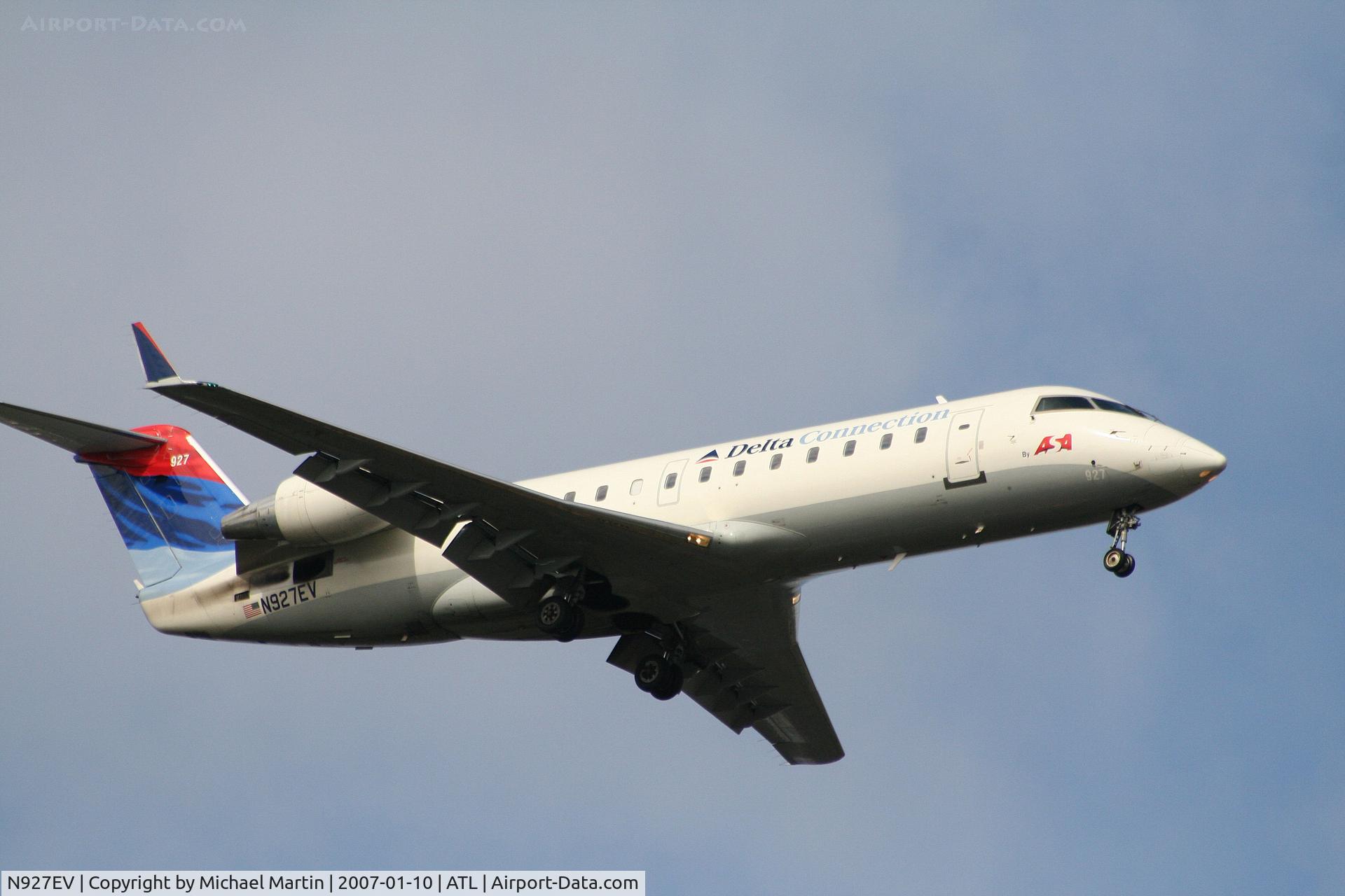 N927EV, 2003 Bombardier CRJ-200ER (CL-600-2B19 C/N 7844, On final for Runway 9R