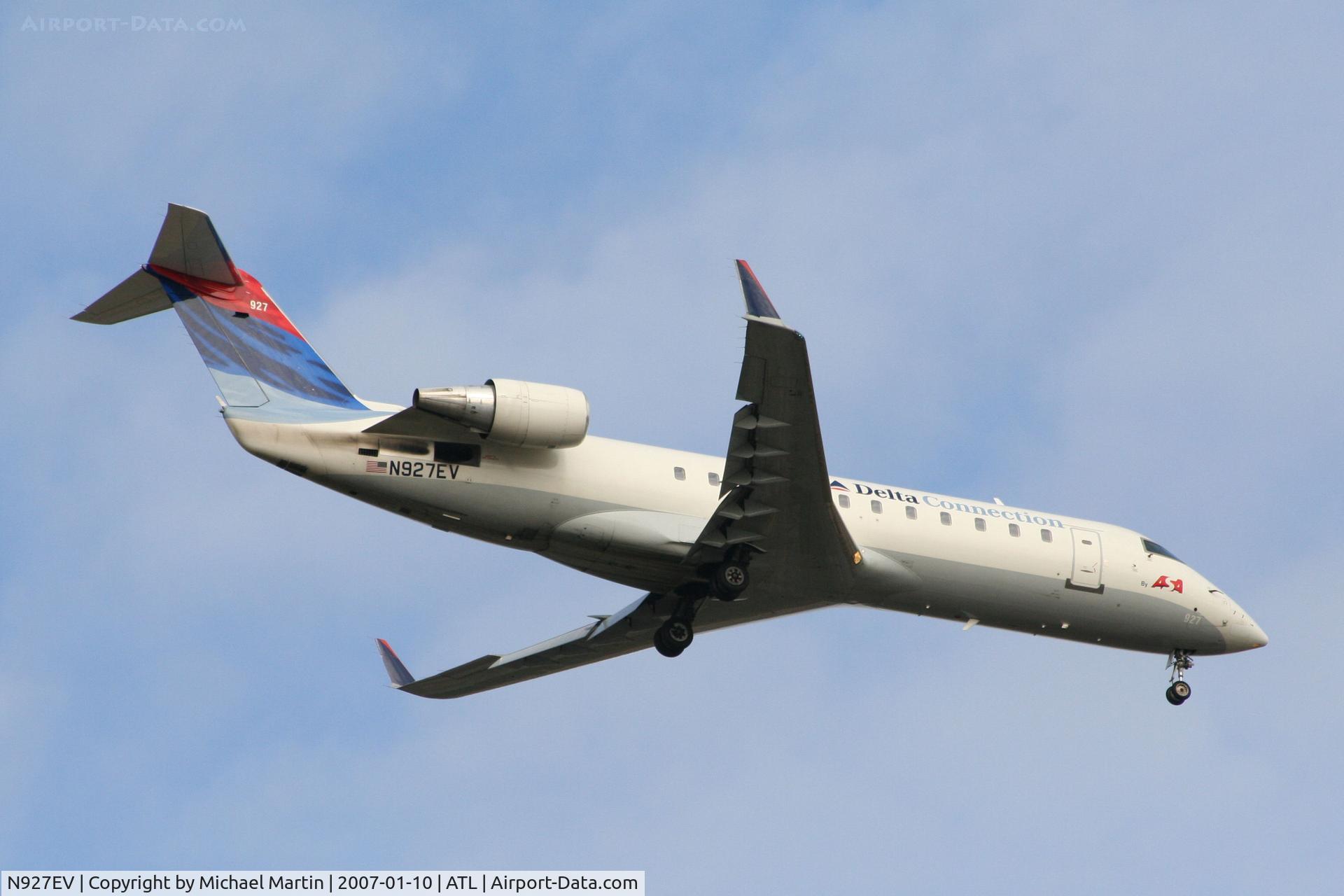 N927EV, 2003 Bombardier CRJ-200ER (CL-600-2B19 C/N 7844, Over the numbers of 9R