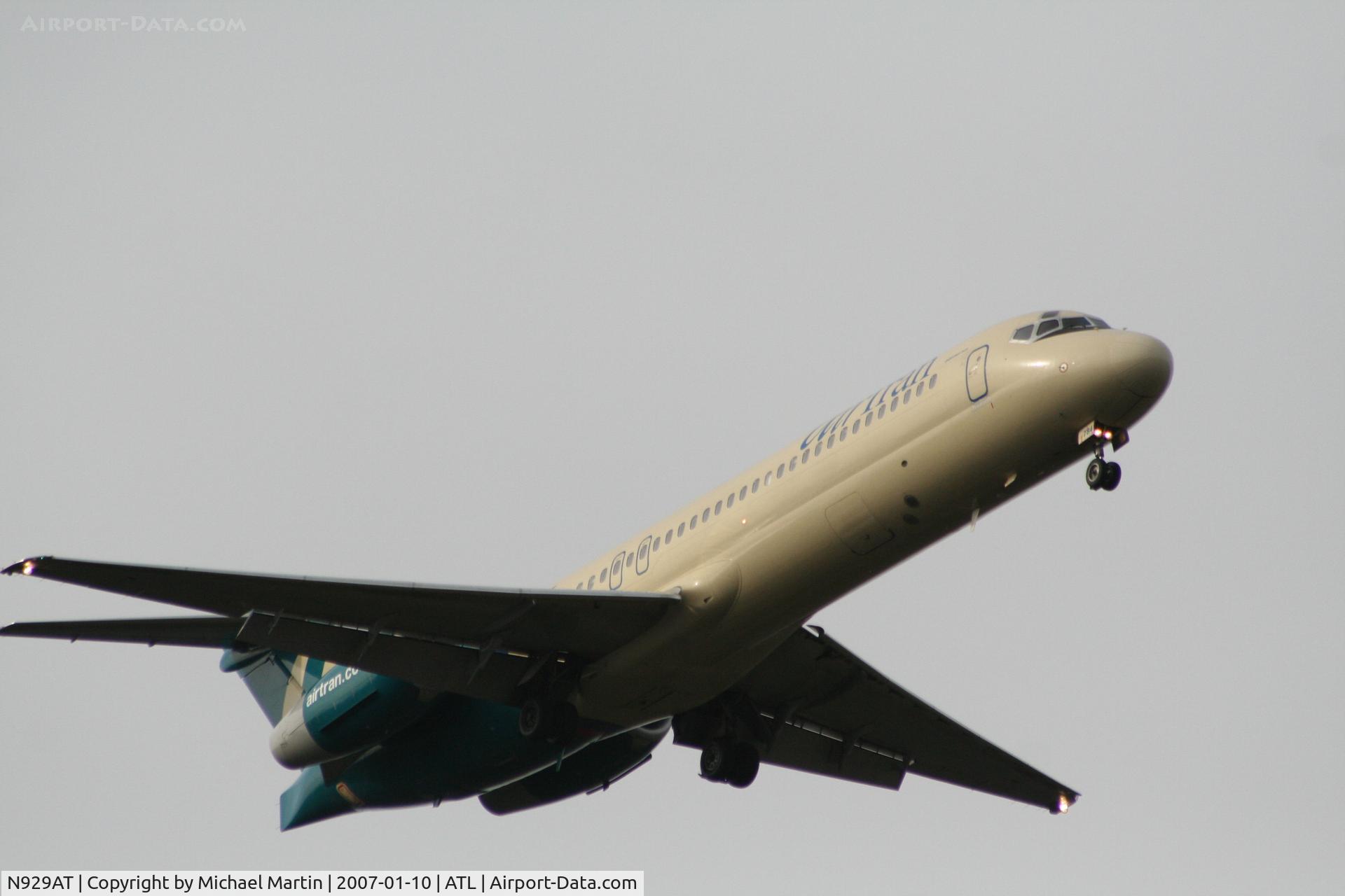 N929AT, 2000 Boeing 717-200 C/N 55075, On final for Runway 9R