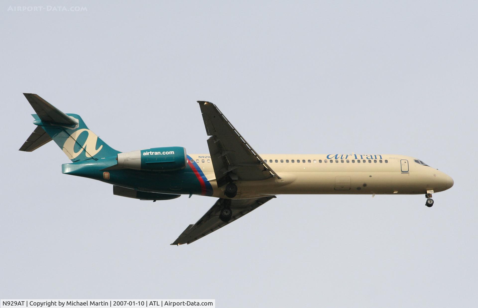 N929AT, 2000 Boeing 717-200 C/N 55075, On final for Runway 9R