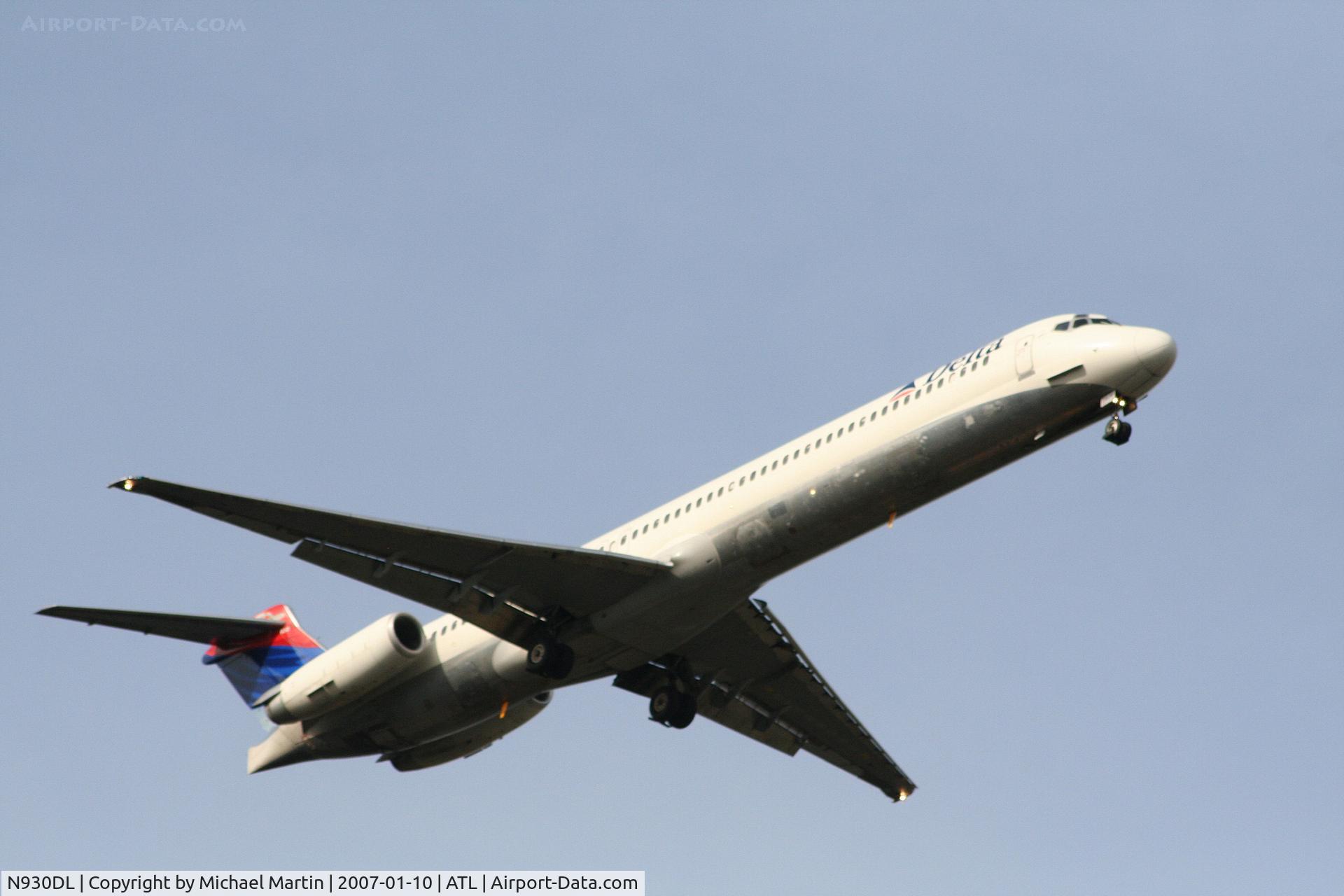 N930DL, 1988 McDonnell Douglas MD-88 C/N 49717, On final for Runway 9R