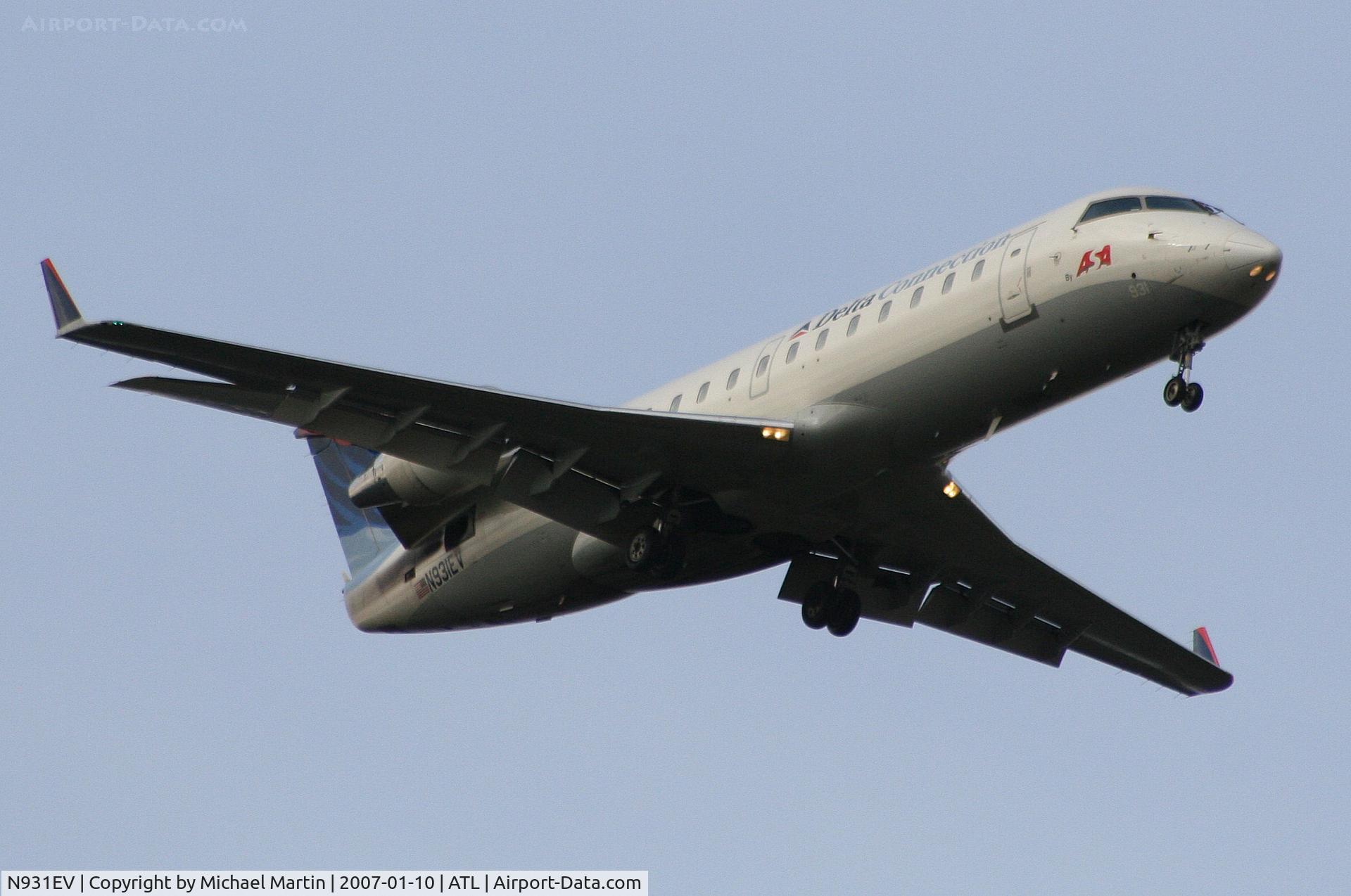 N931EV, 2005 Bombardier CRJ-200ER (CL-600-2B19) C/N 8015, On final for Runway 9R