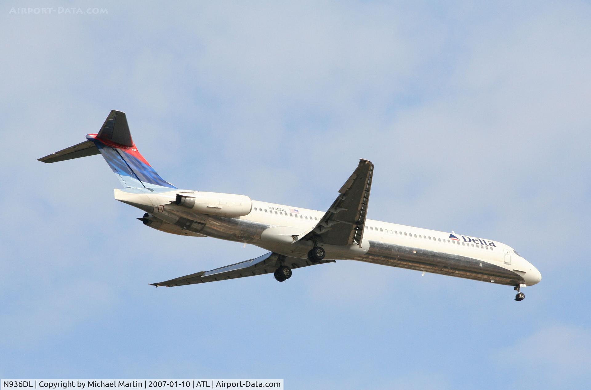 N936DL, 1989 McDonnell Douglas MD-88 C/N 49723, Over the numbers of 9R