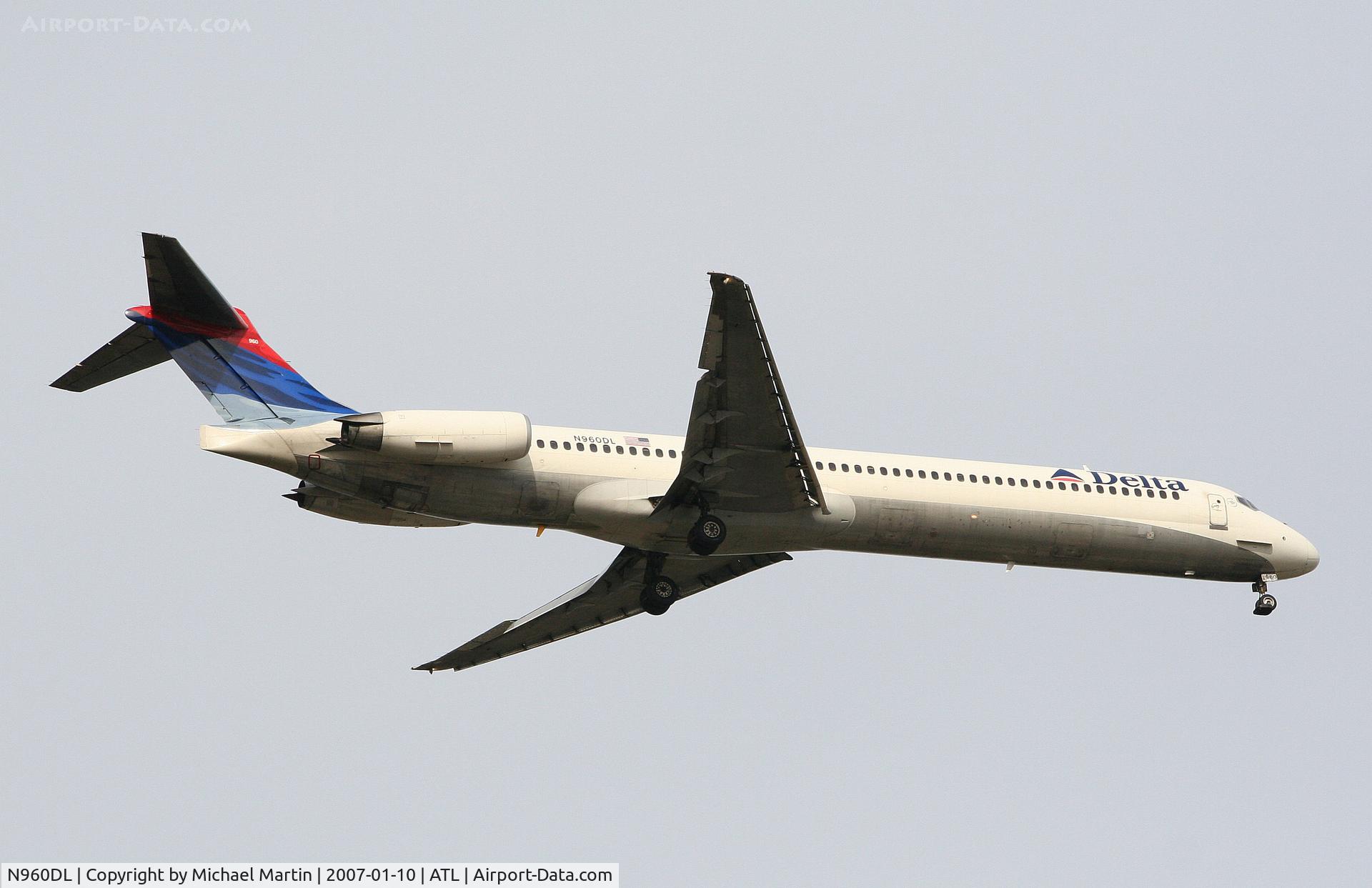 N960DL, 1990 McDonnell Douglas MD-88 C/N 49979, Over the numbers of 9R