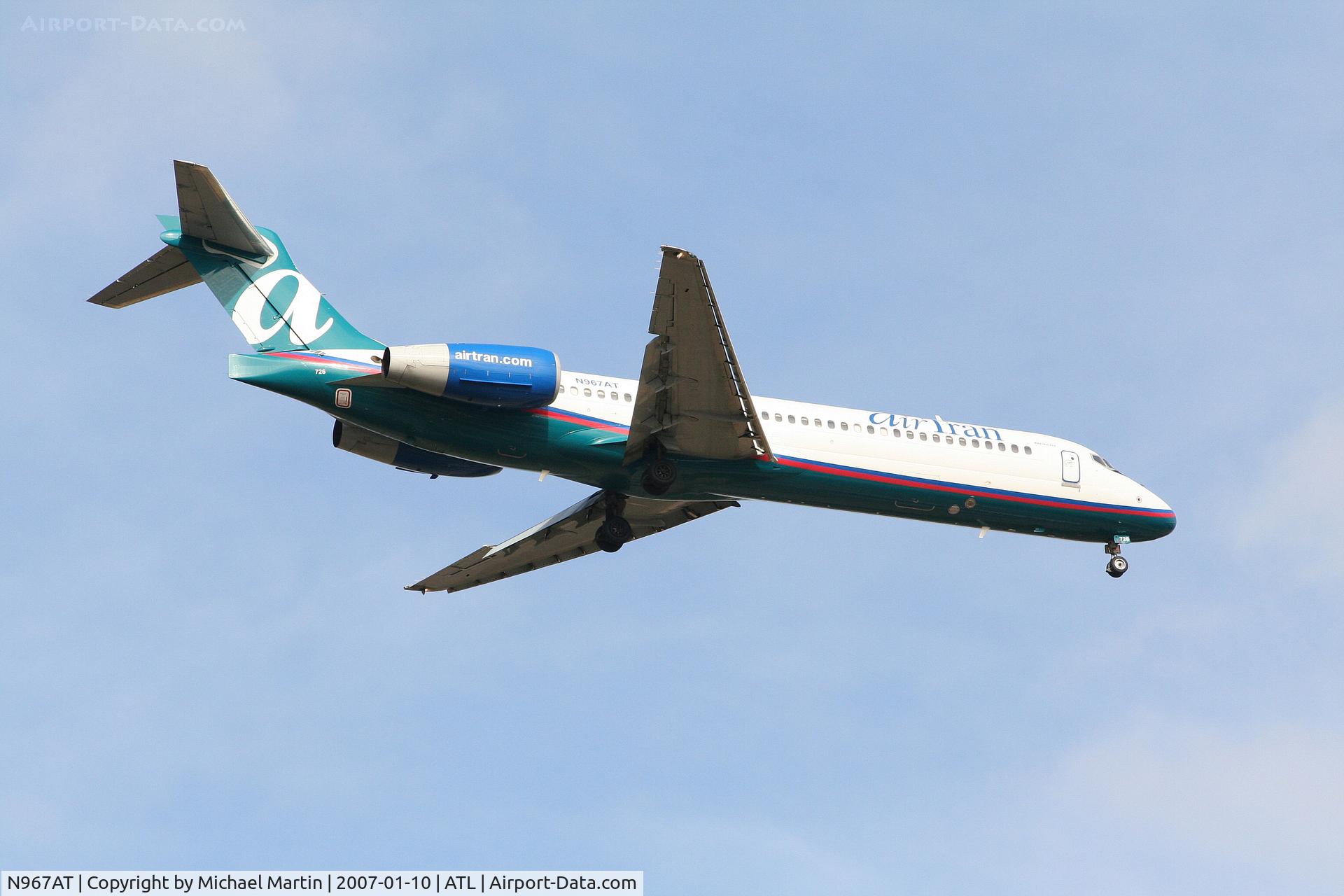 N967AT, 2001 Boeing 717-200 C/N 55028, Over the numbers of 9R