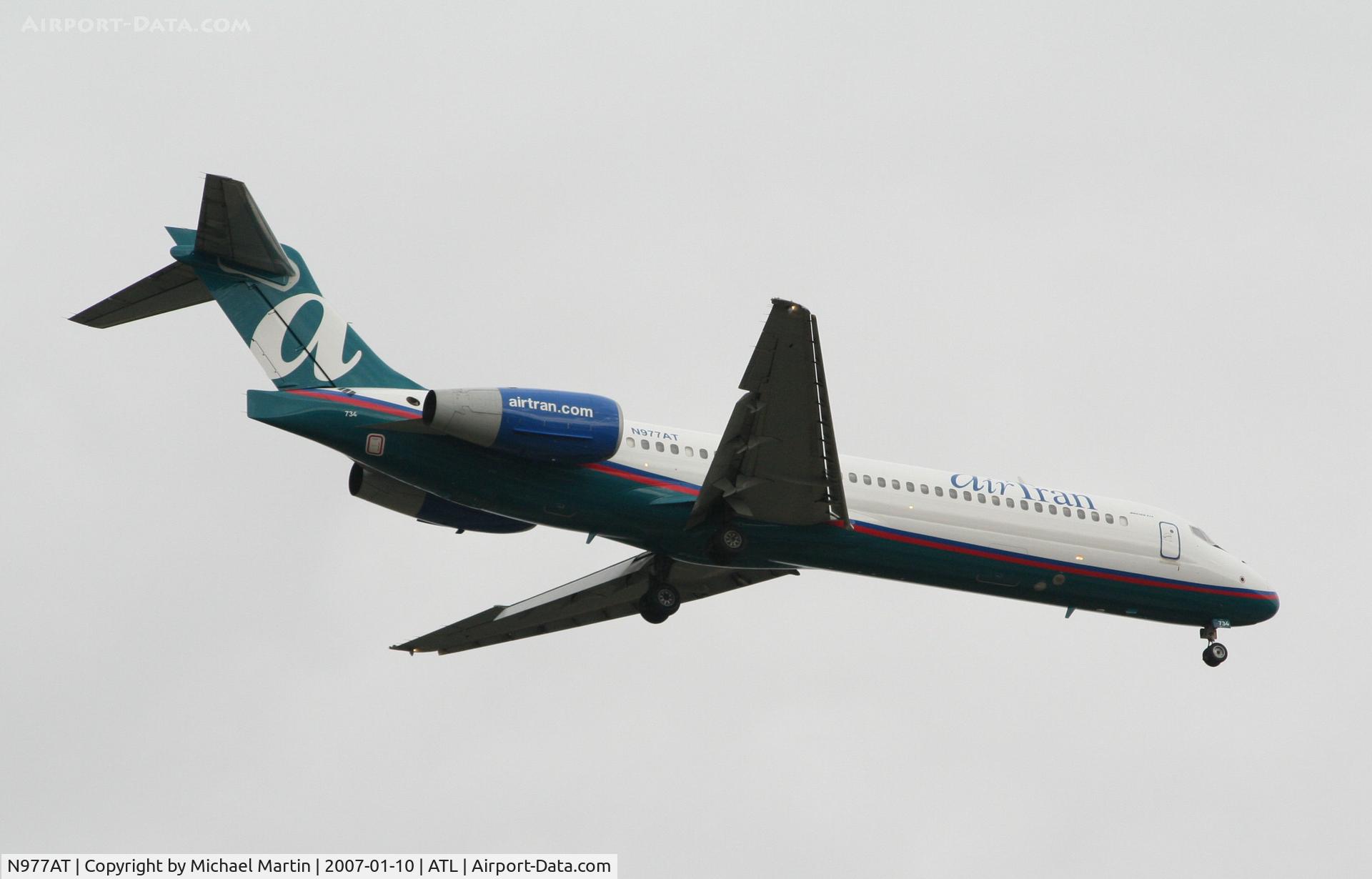 N977AT, 2002 Boeing 717-200 C/N 55036, Over the numbers of 9R