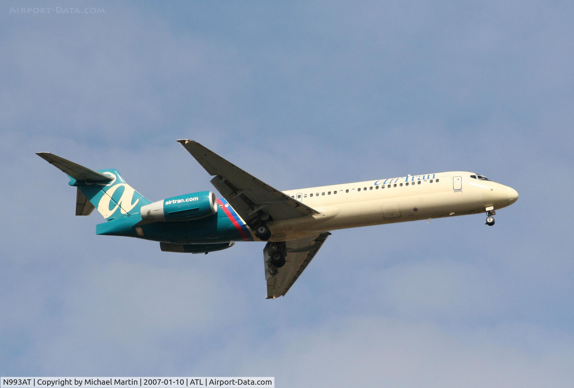 N993AT, 2002 Boeing 717-200 C/N 55137, On final for Runway 9R