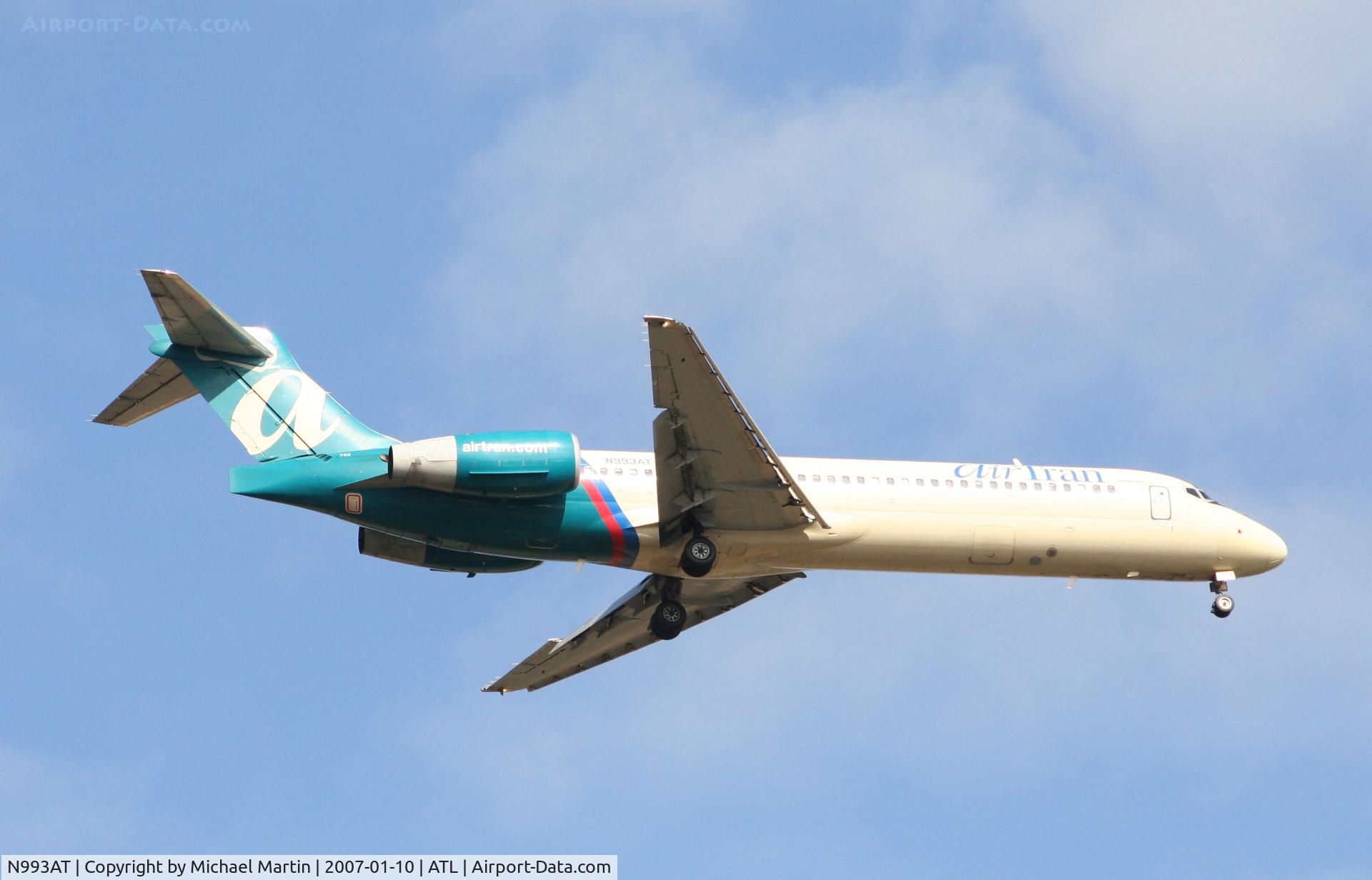 N993AT, 2002 Boeing 717-200 C/N 55137, Over the numbers of 9R