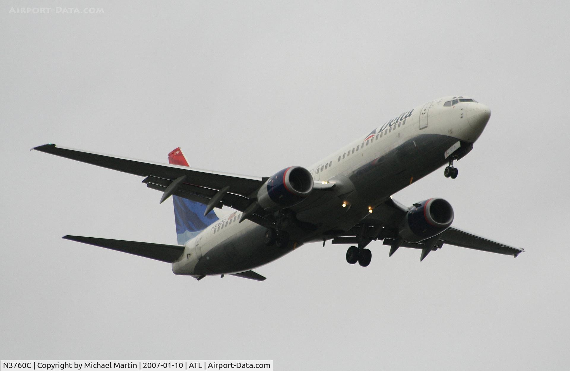N3760C, 2001 Boeing 737-832 C/N 30816, On final for Runway 9R