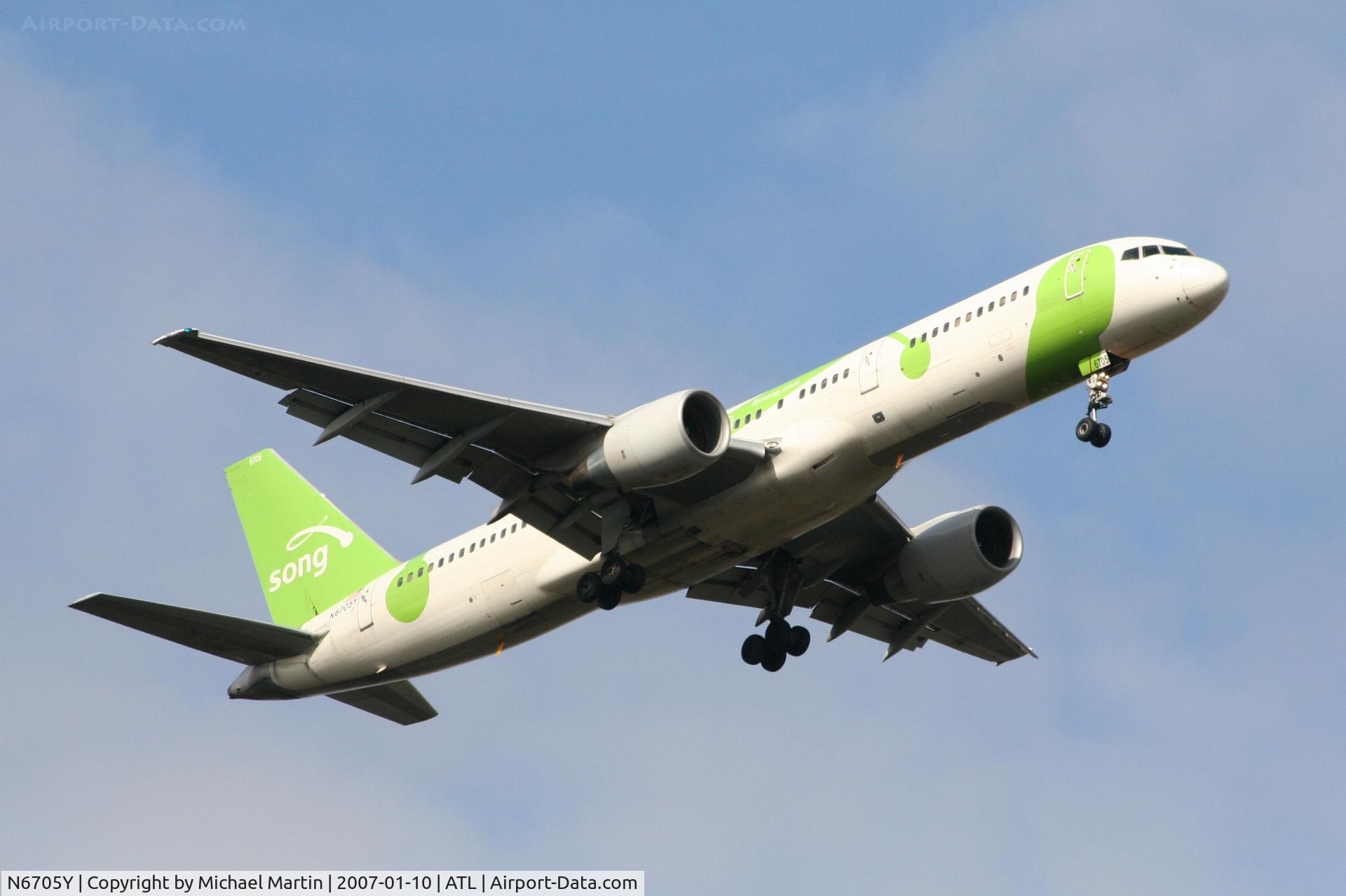 N6705Y, 2000 Boeing 757-232 C/N 30397, On final for Runway 9R